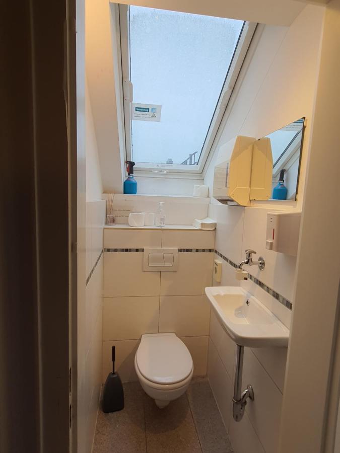 Einzelzimmer mit Gemeinschaftsdusche und -WC