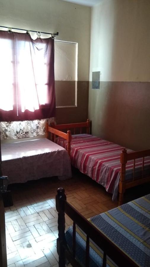 Quarto Triplo com Banheiro Compartilhado