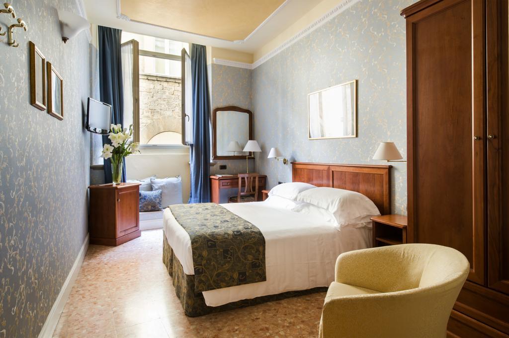 Kleines Doppel-/Zweibettzimmer