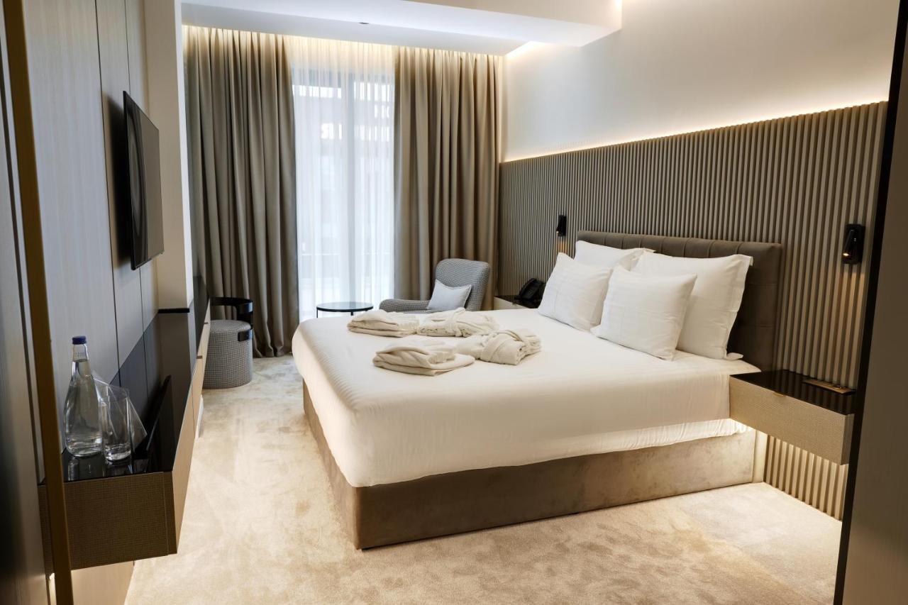 Deluxe Double Room with Balcony - Anex Building & Free Airport Shuttle