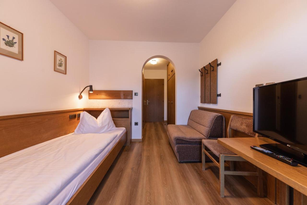 Einzelzimmer mit Balkon