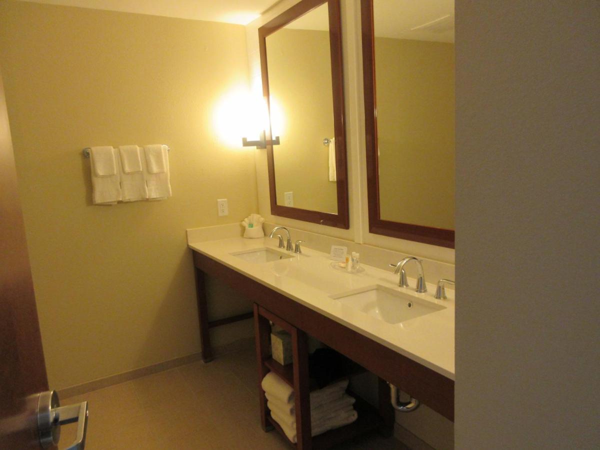 Queen Room with Two Queen Beds with Accessible Tub - Accessible/Non Smoking
