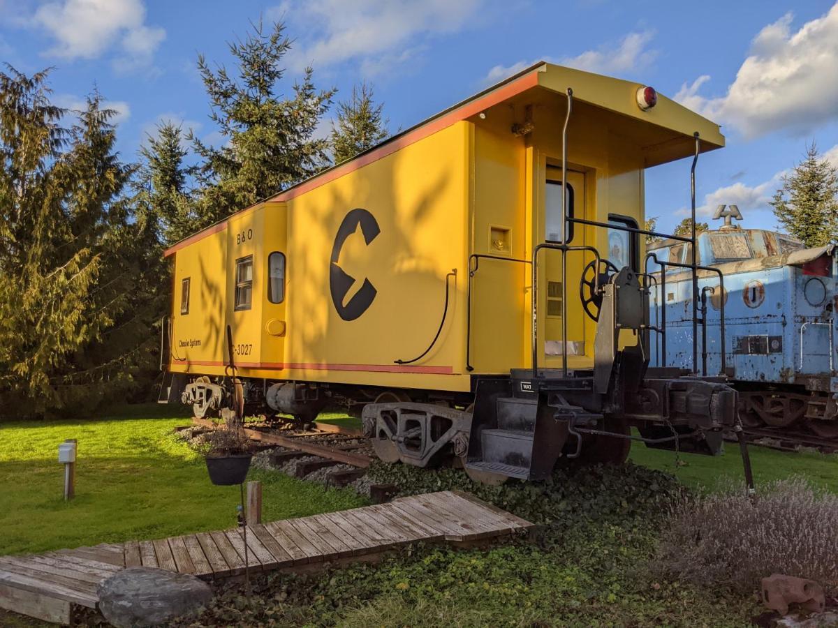 "Grape Escape" - Queen Studio Private Caboose