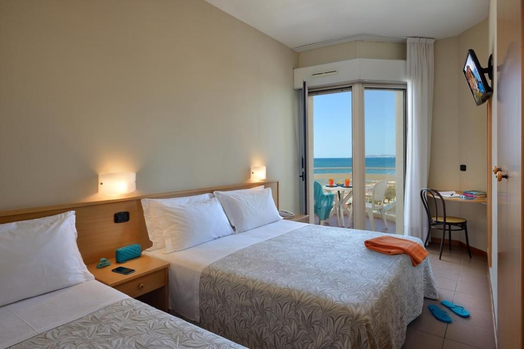 Camera Tripla con Vista Mare