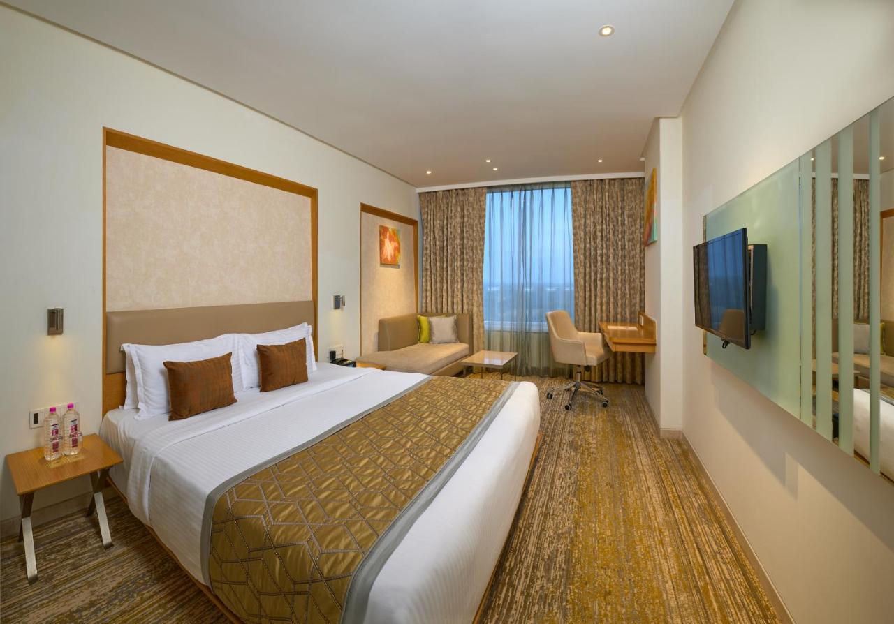 Grand Room Queen Bed,536797389:JPEG