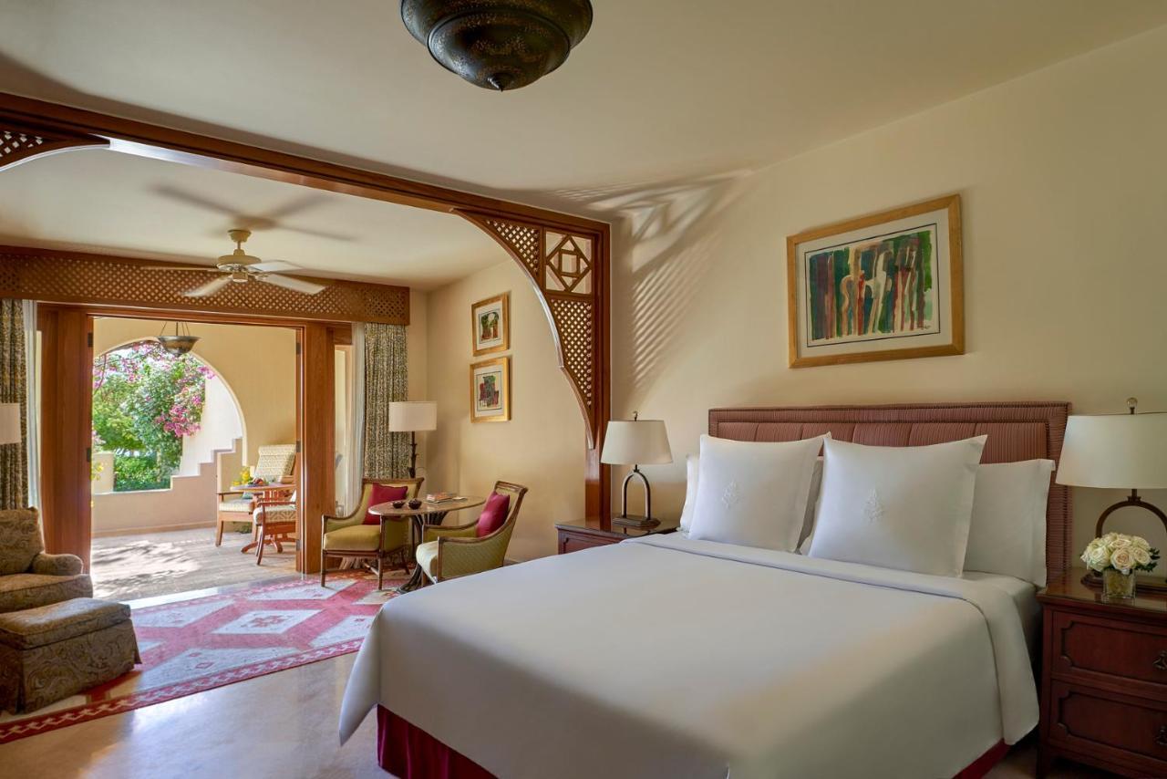 Superior King Room with Palm View