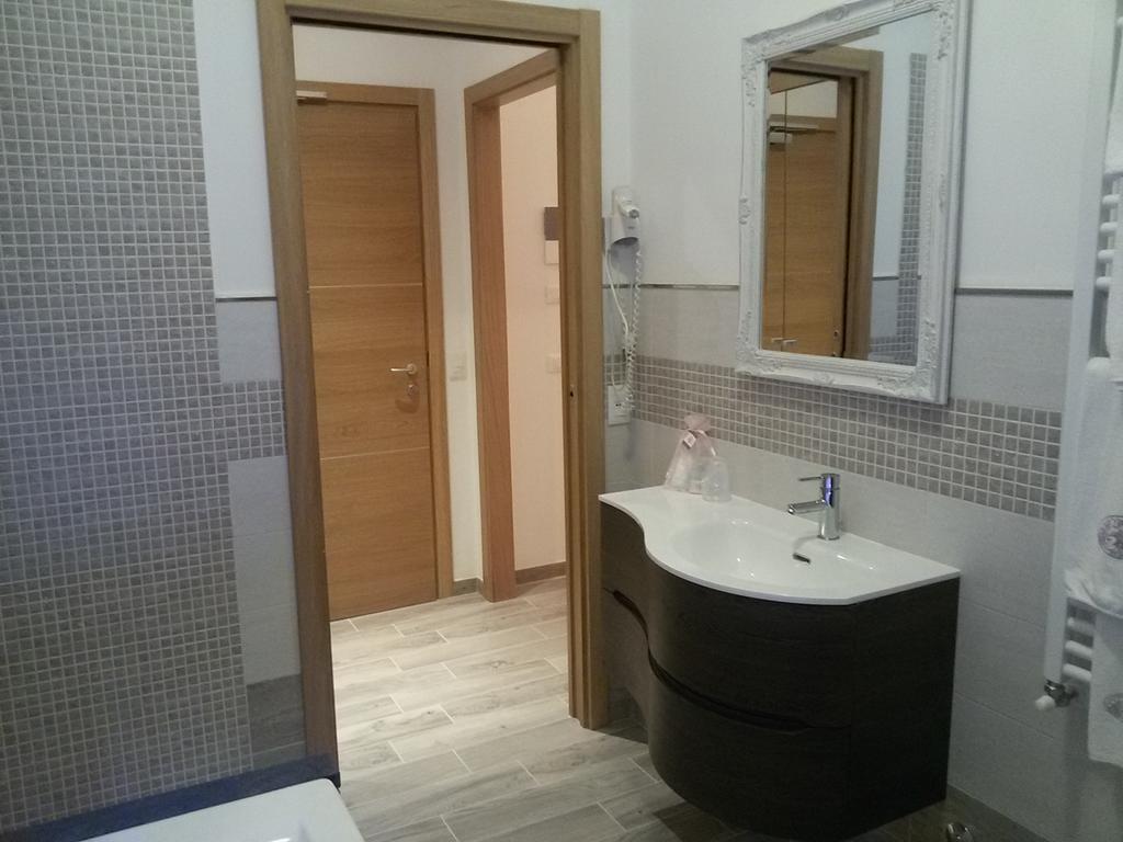 Deluxe Double Spa Bath,141724692:JPEG