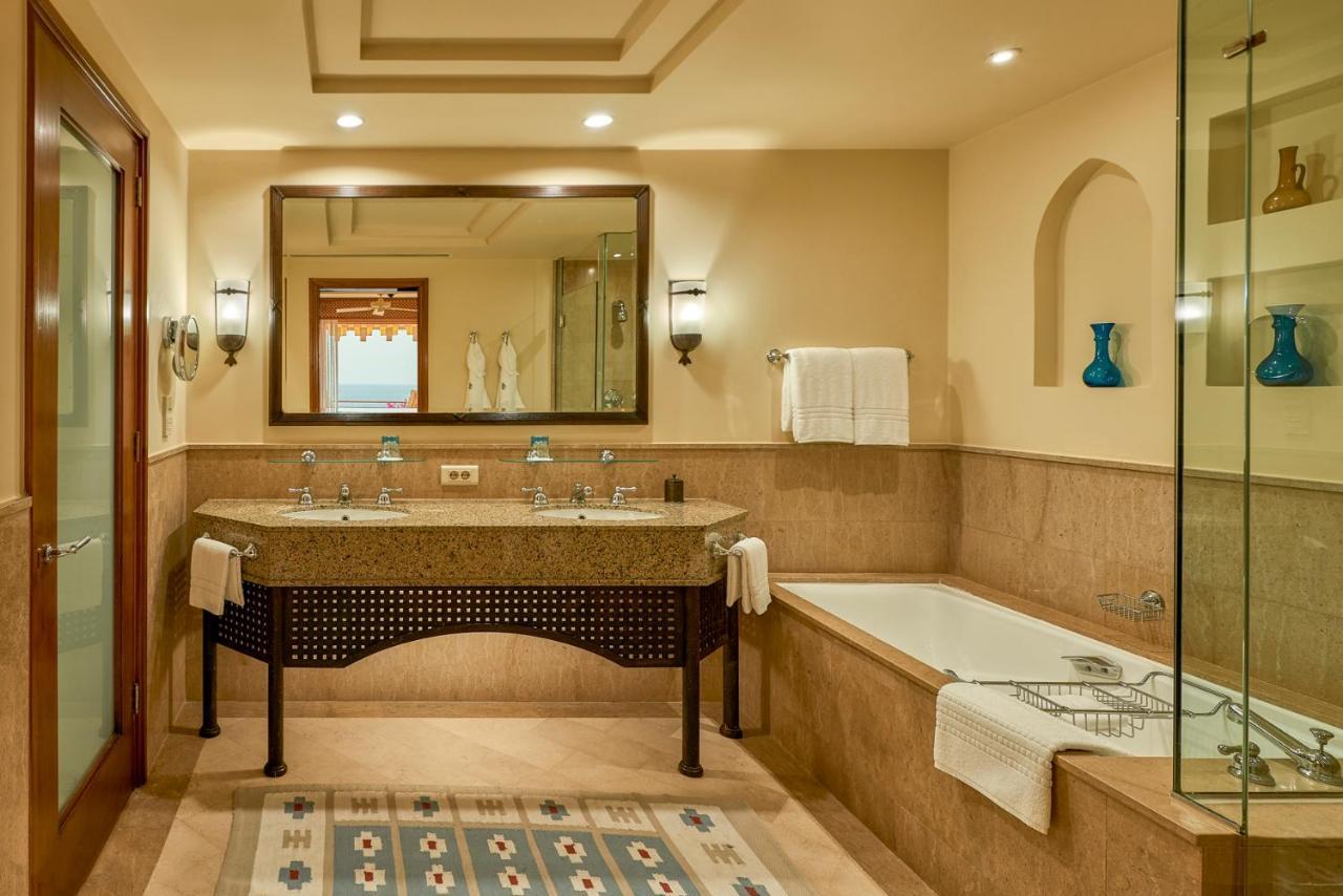 Deluxe King Room with Sea View