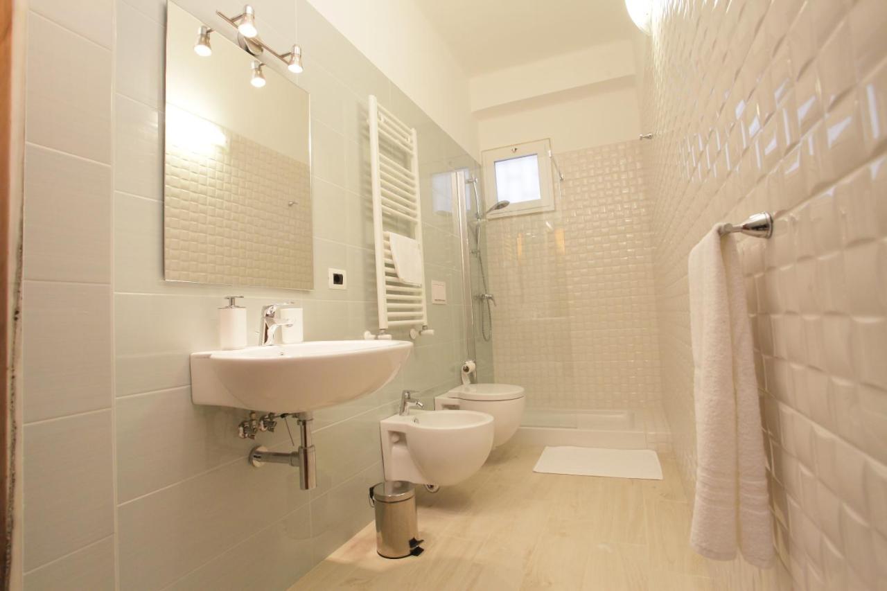 Camera Matrimoniale/Doppia con Letti Singoli con Bagno Privato Esterno