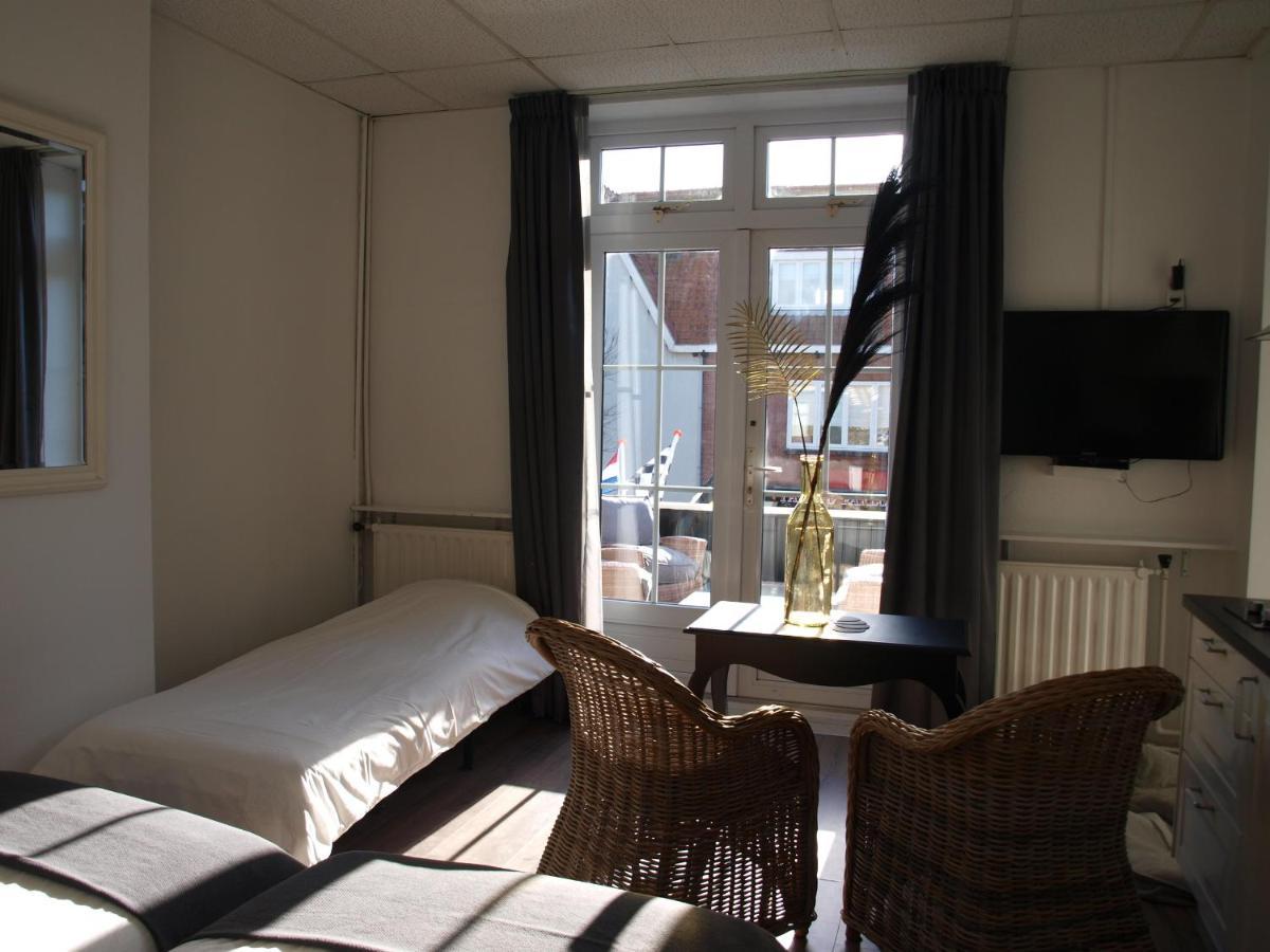 Tweepersoonskamer met 2 Aparte Bedden en Balkon