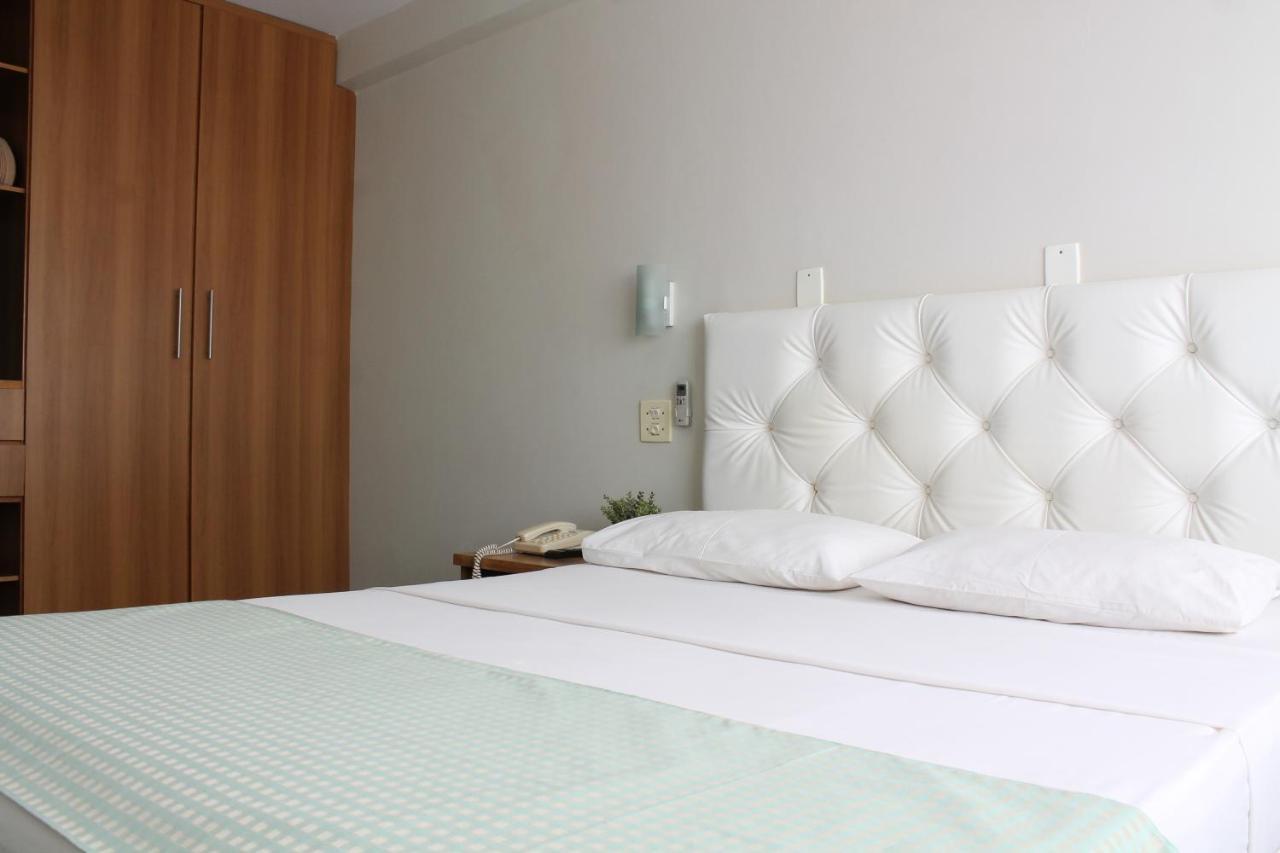 Quarto Grande com Cama de Casal ou 2 de Solteiro