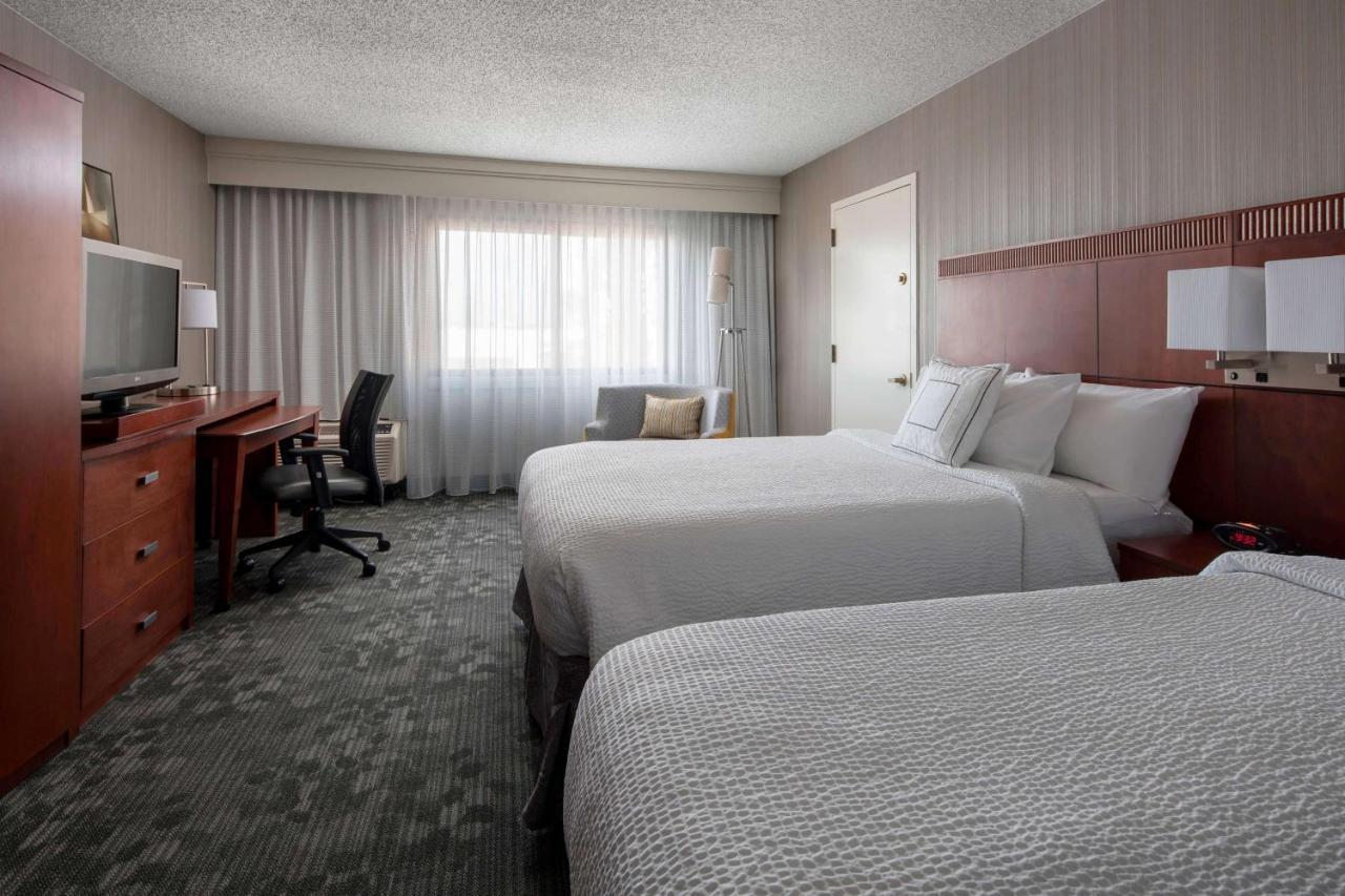 Guestroom Two Queens
