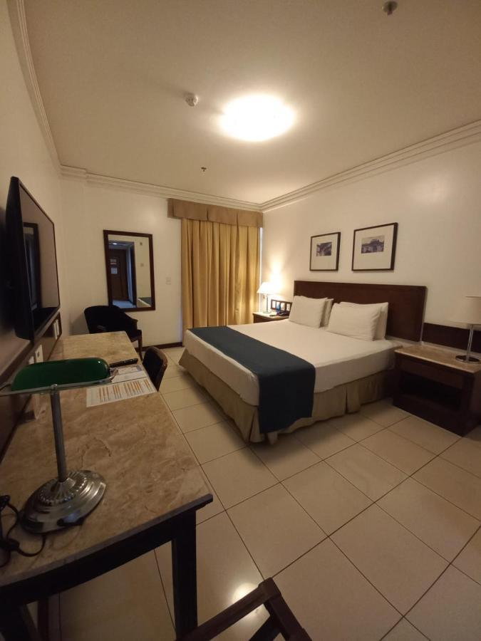 Quarto Luxo com Cama de Casal