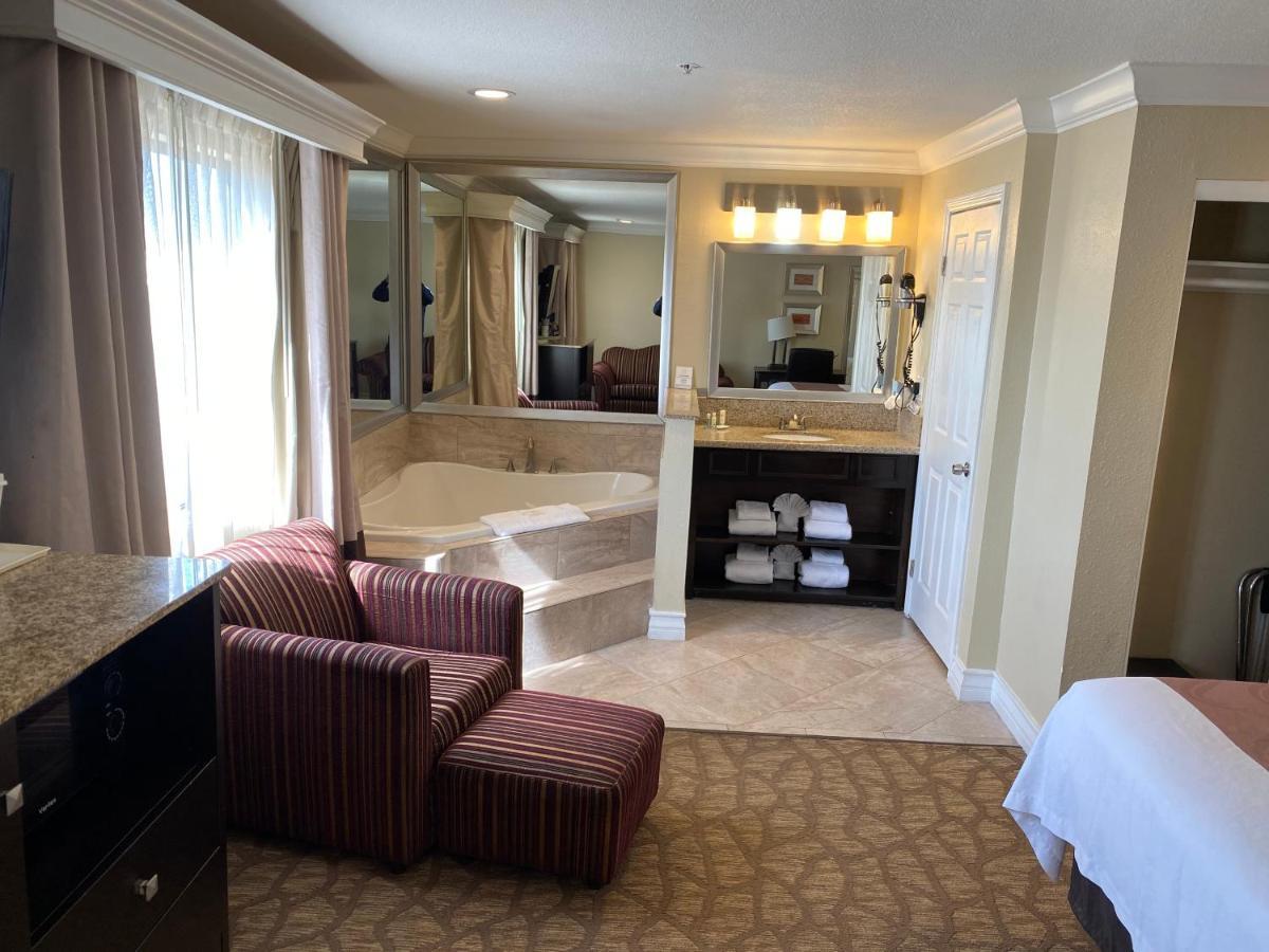 Superior Room, 1 King Bed, In-Room Whirlpool, Non Smoking