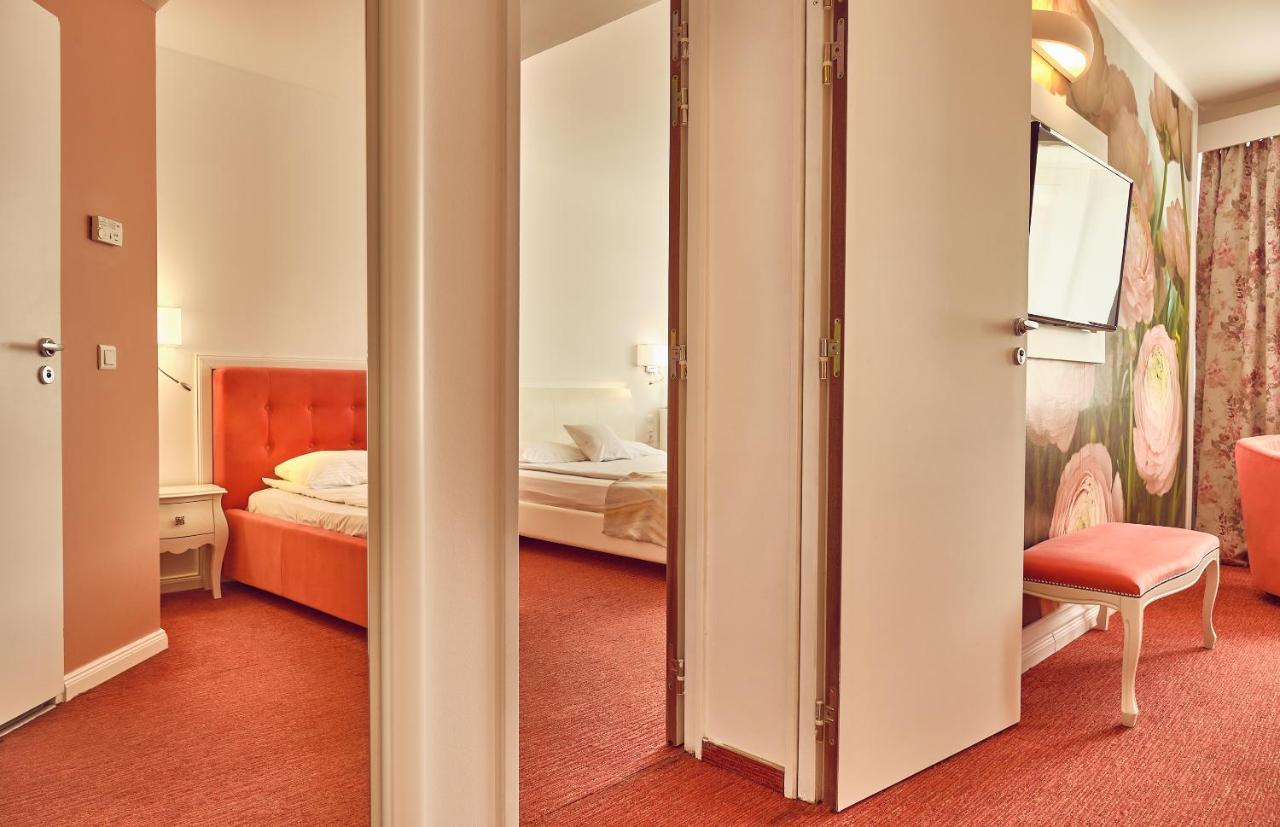 Deluxe Single Room Palace of Parliament view