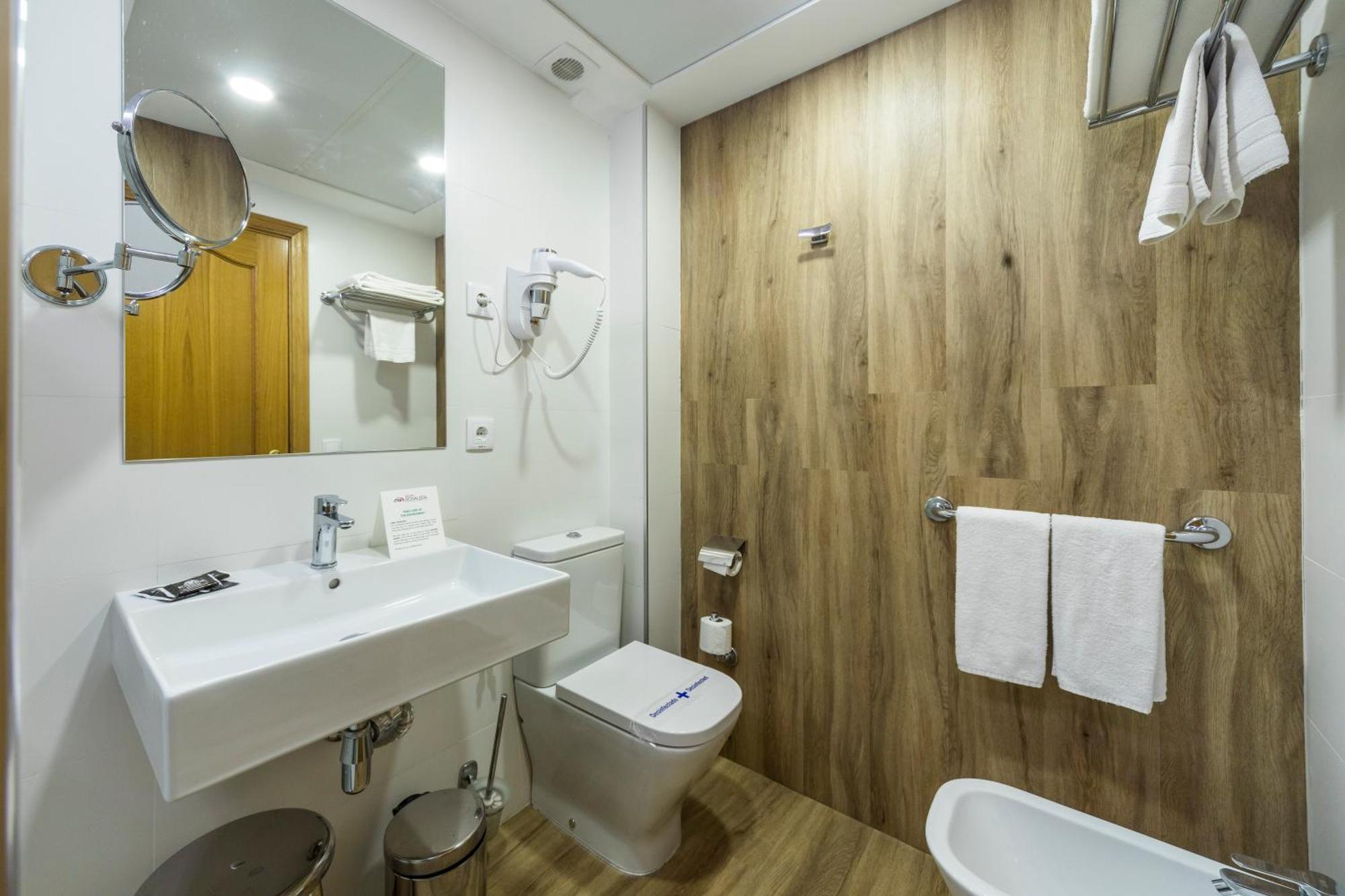 Triple Room (2 Adults + 1 Child),1207939666:JPEG