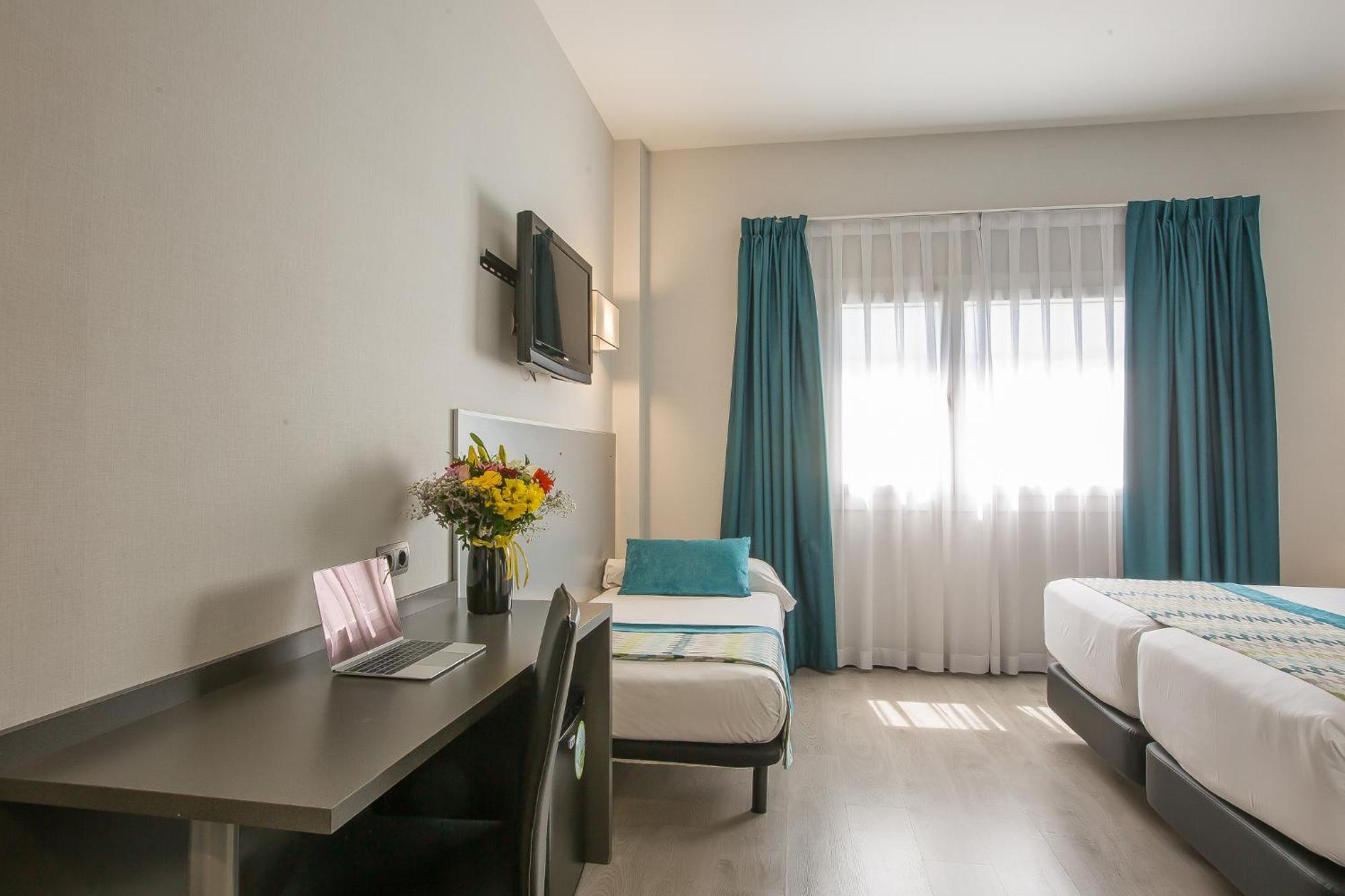 Habitación Triple con aparcamiento incluido