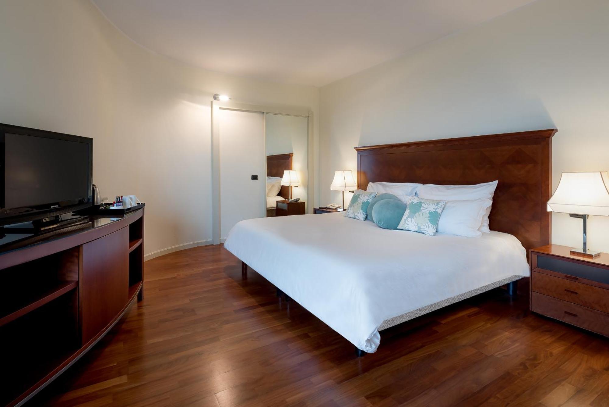Single Room with City View and Spa Access,1387494572:JPEG