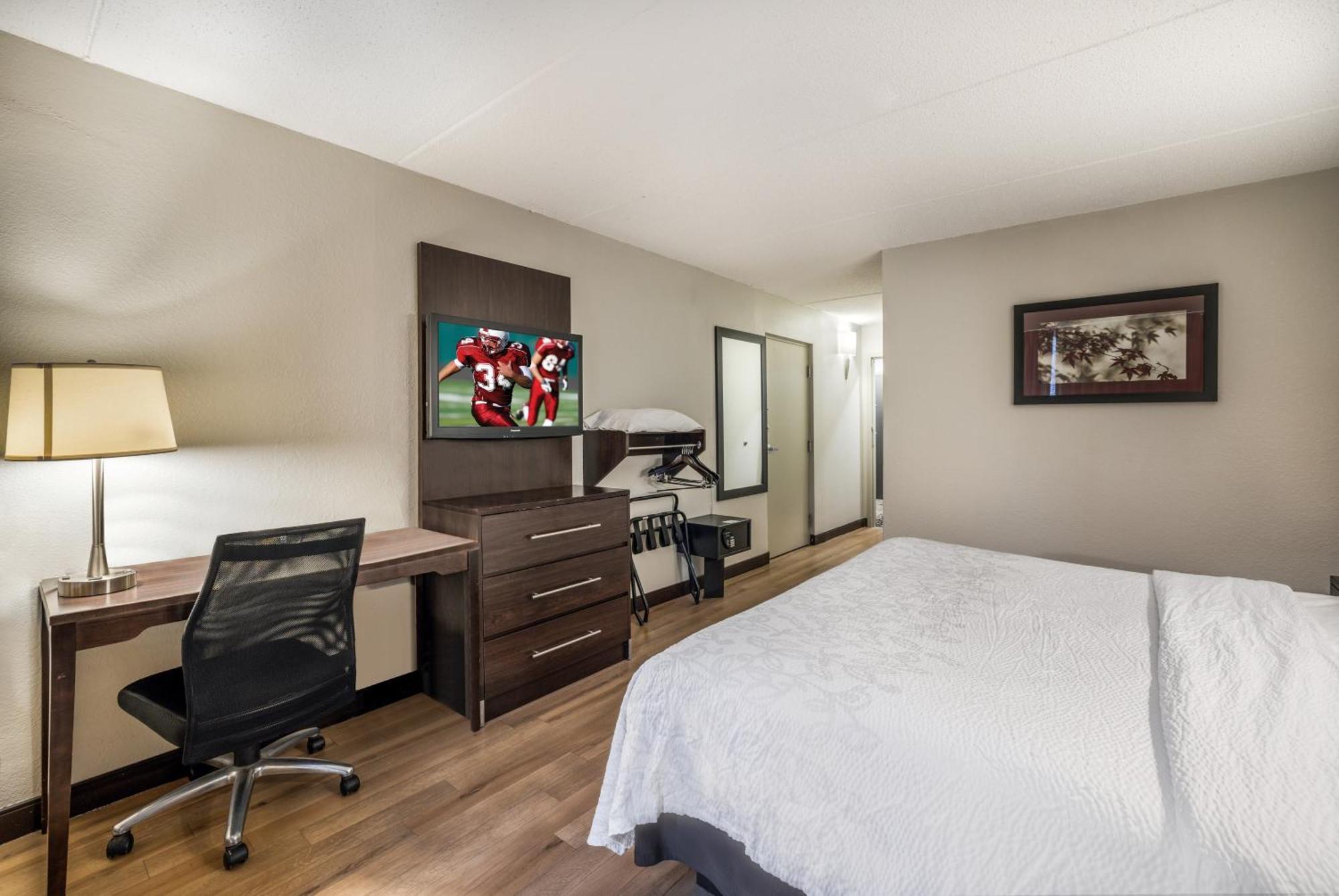 Premium King Room Disability Access Smoke Free (Upgraded Bedding and Snack Box)