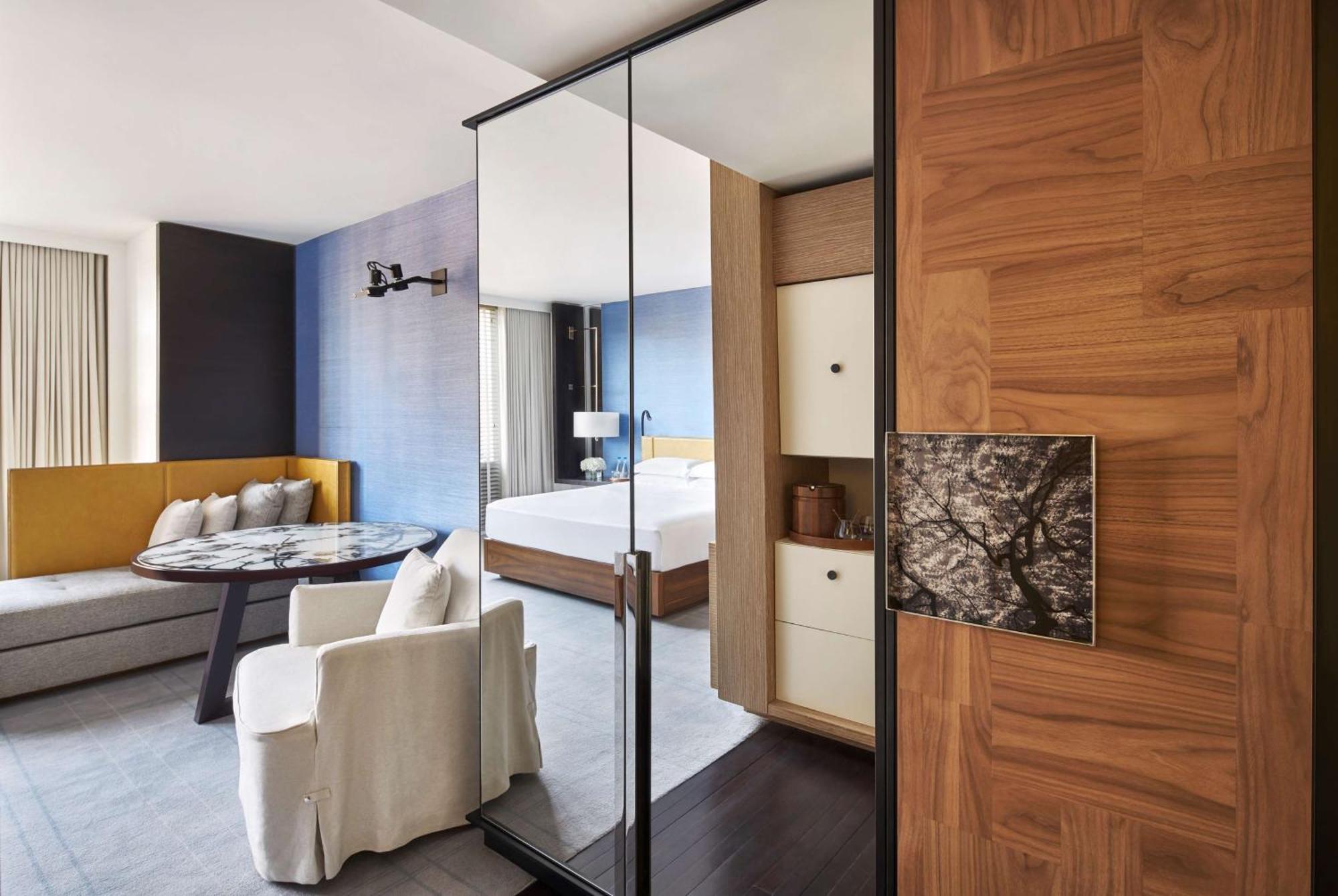 Zimmer mit Kingsize-Bett