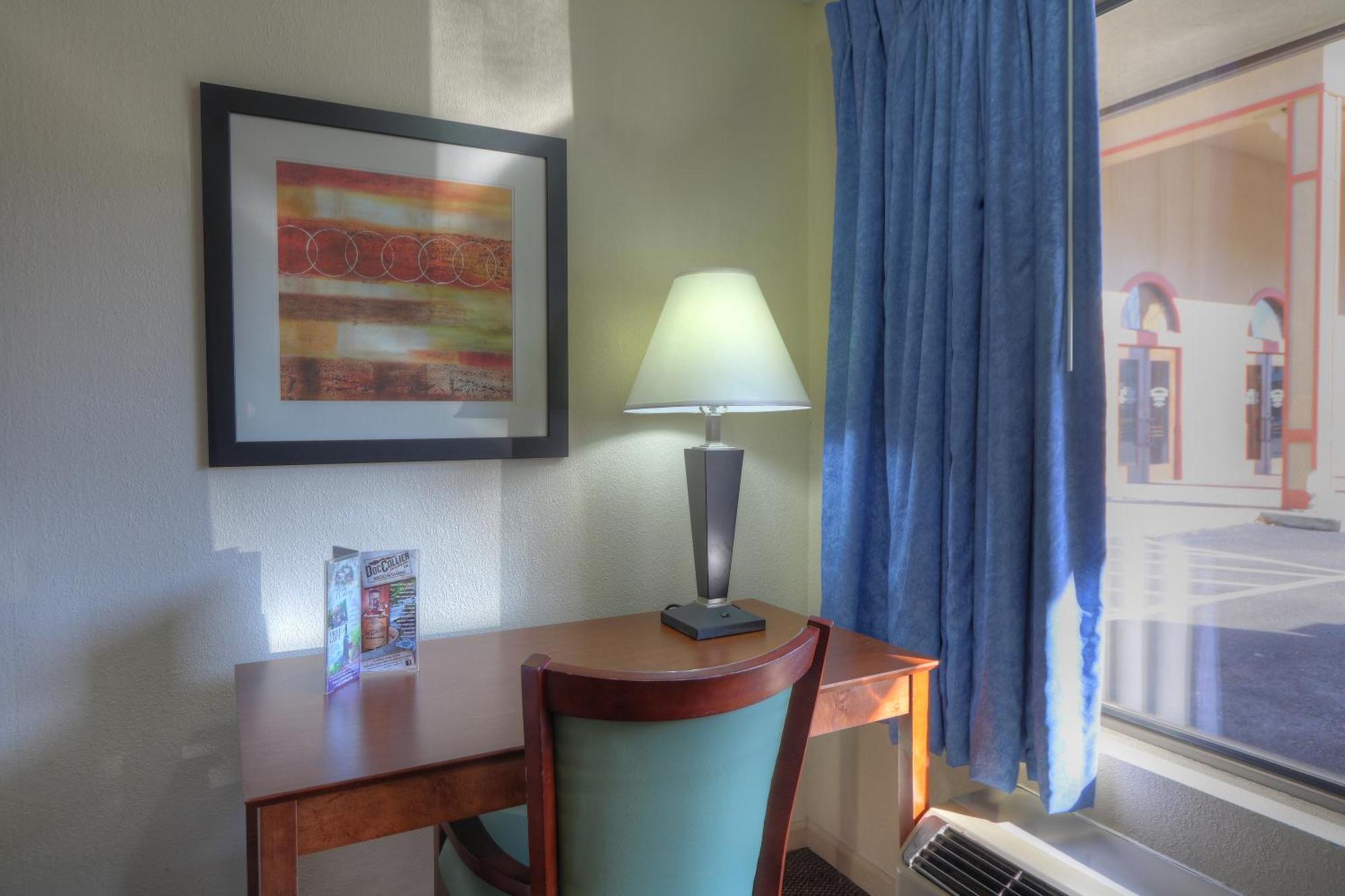 Suite with Three Queen Beds - Non-Smoking,1210696483:JPEG