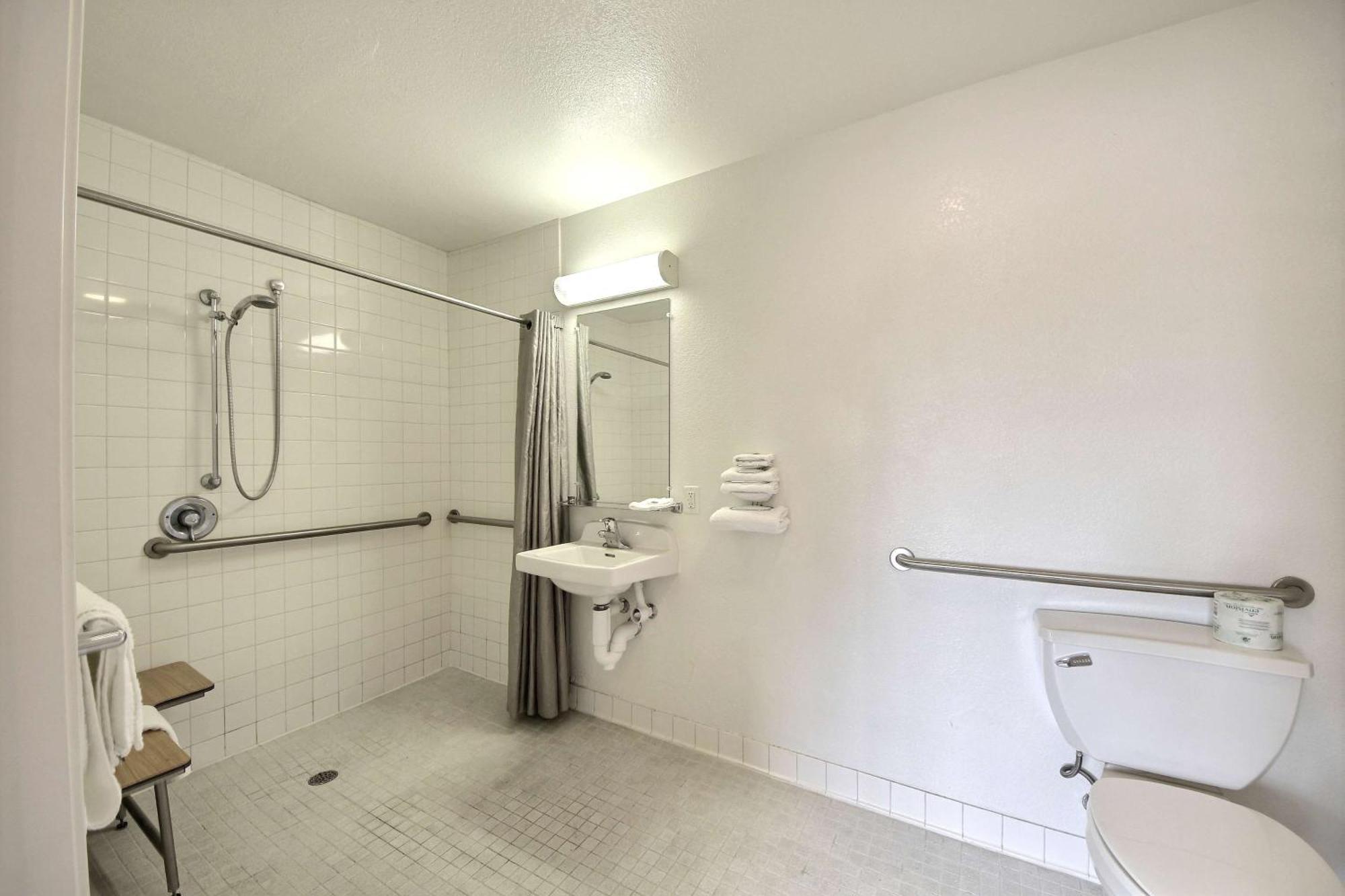 Double Room - Disability Access - Roll In Shower