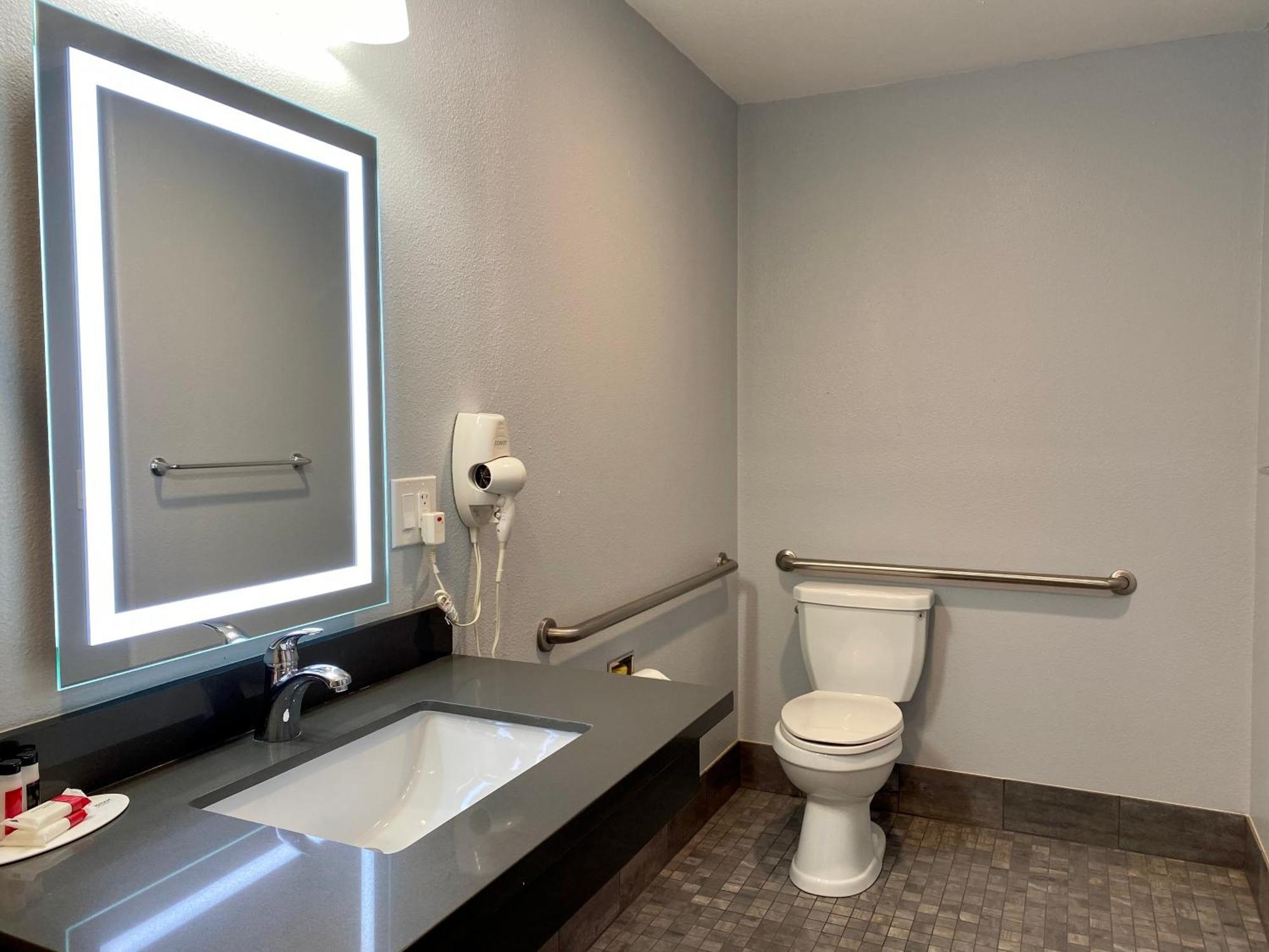 Studio Suite with Two King Beds - Non-Smoking