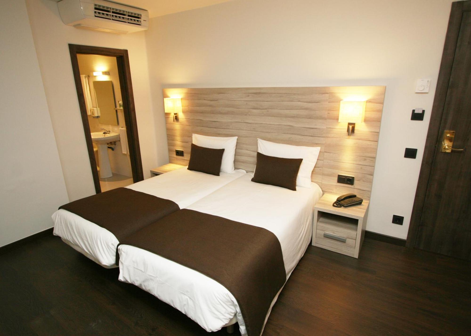 Double or Twin Room,1212138463:JPEG