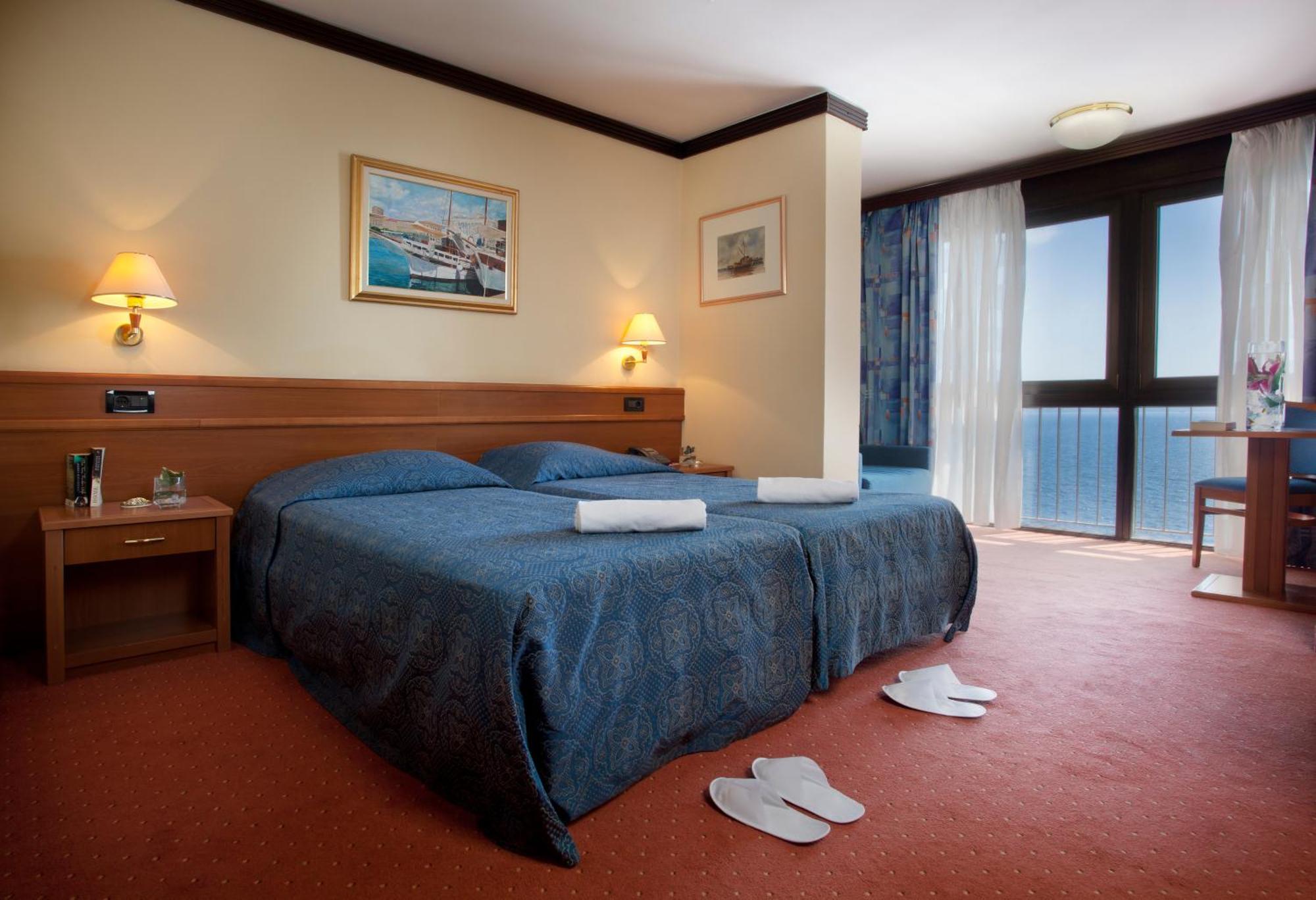 Tweepersoonskamer met 1 of 2 Bedden en Uitzicht op Zee