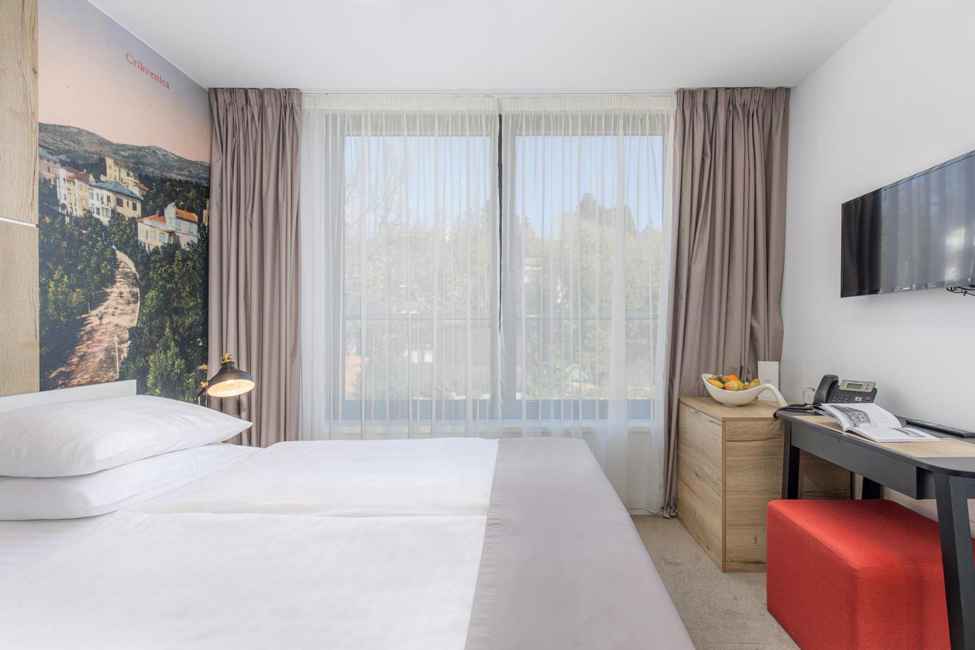 Classic Double Room Balcony,1277213734:JPEG