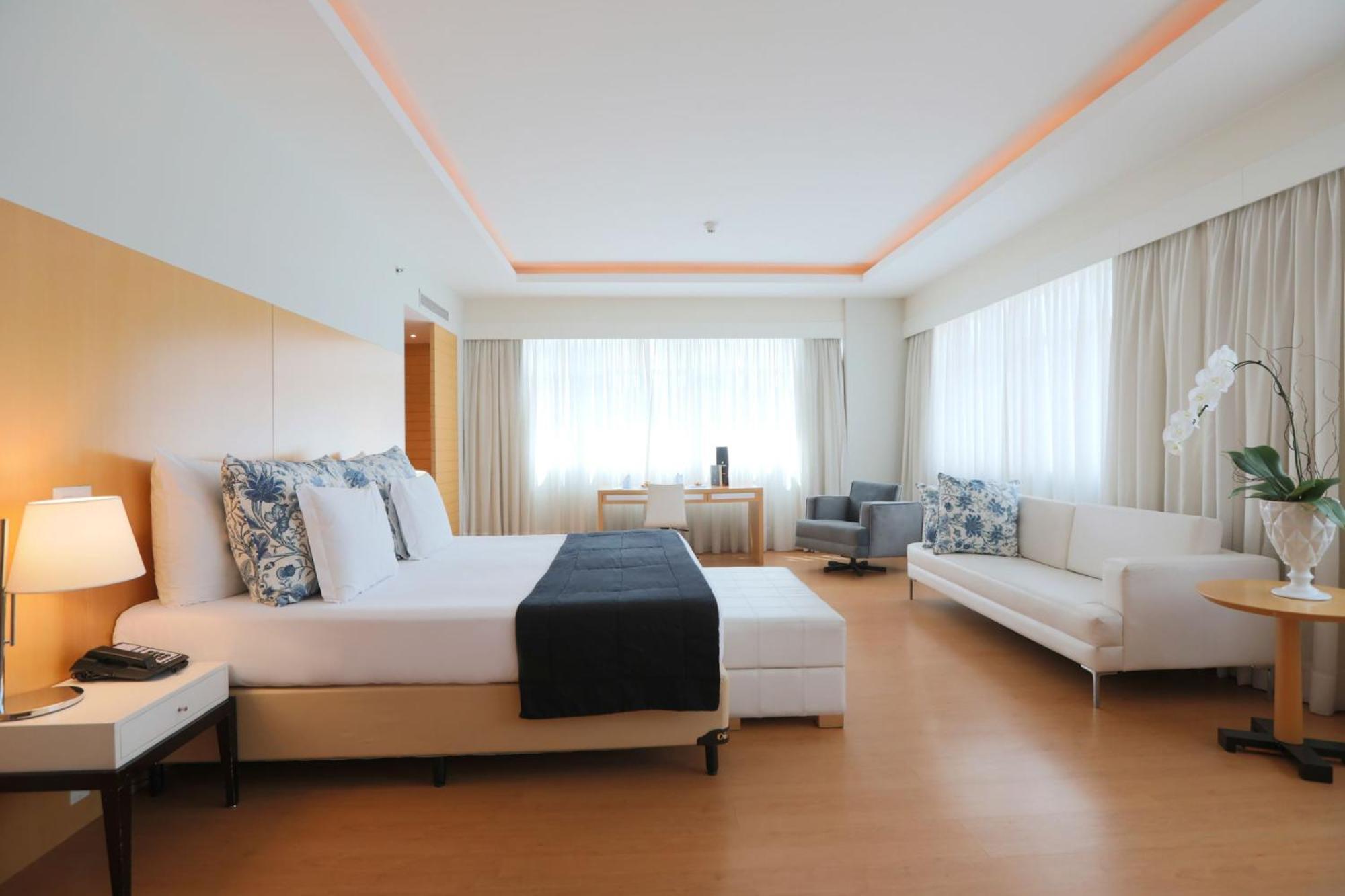 Executive Suite,1317746701:JPEG