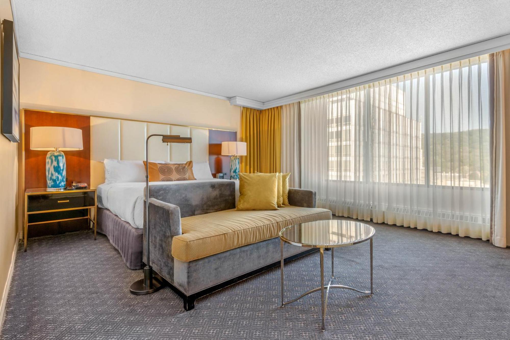 Deluxe King Room