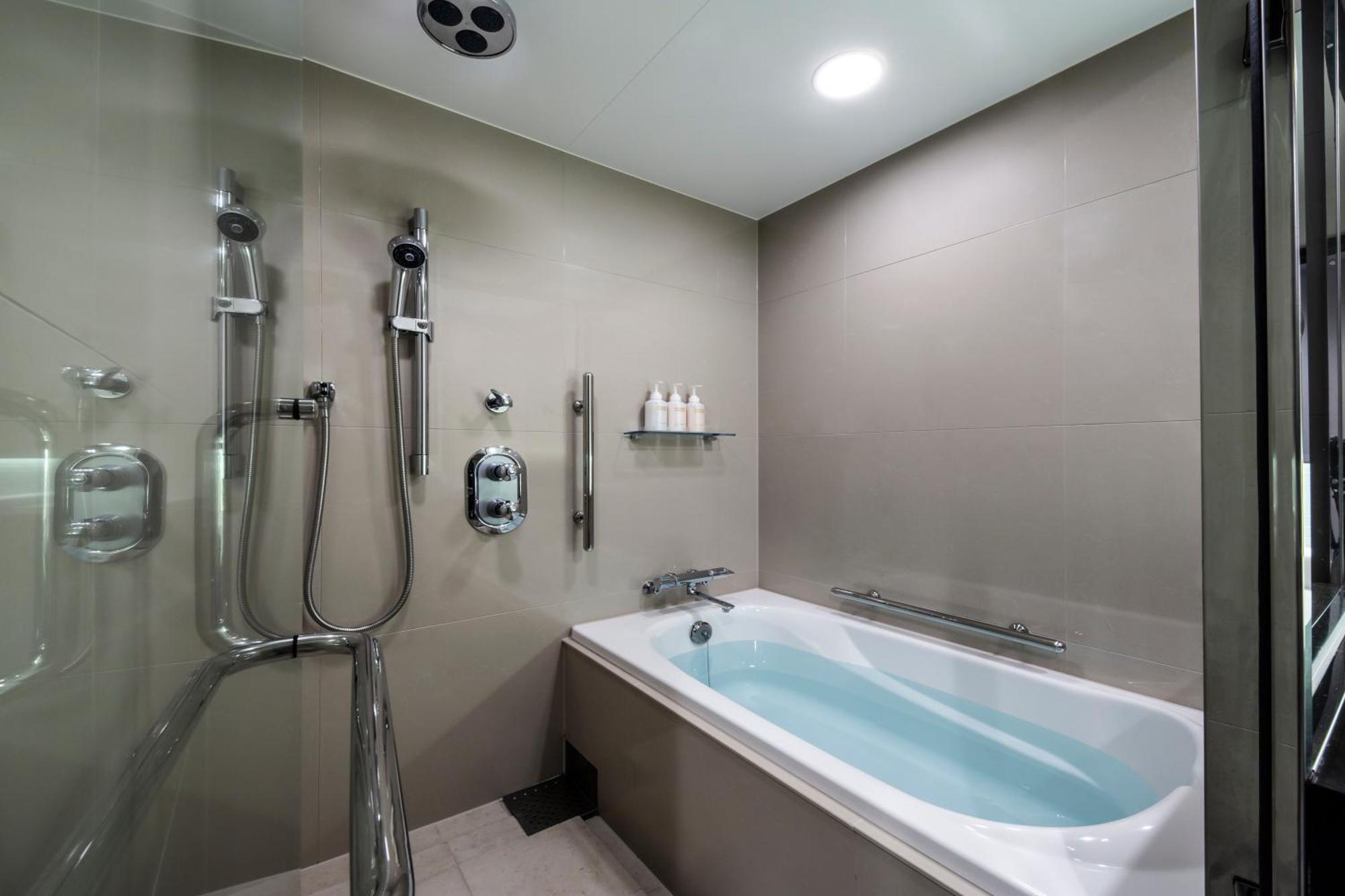 Habitación doble con 2 camas Deluxe con baño independiente