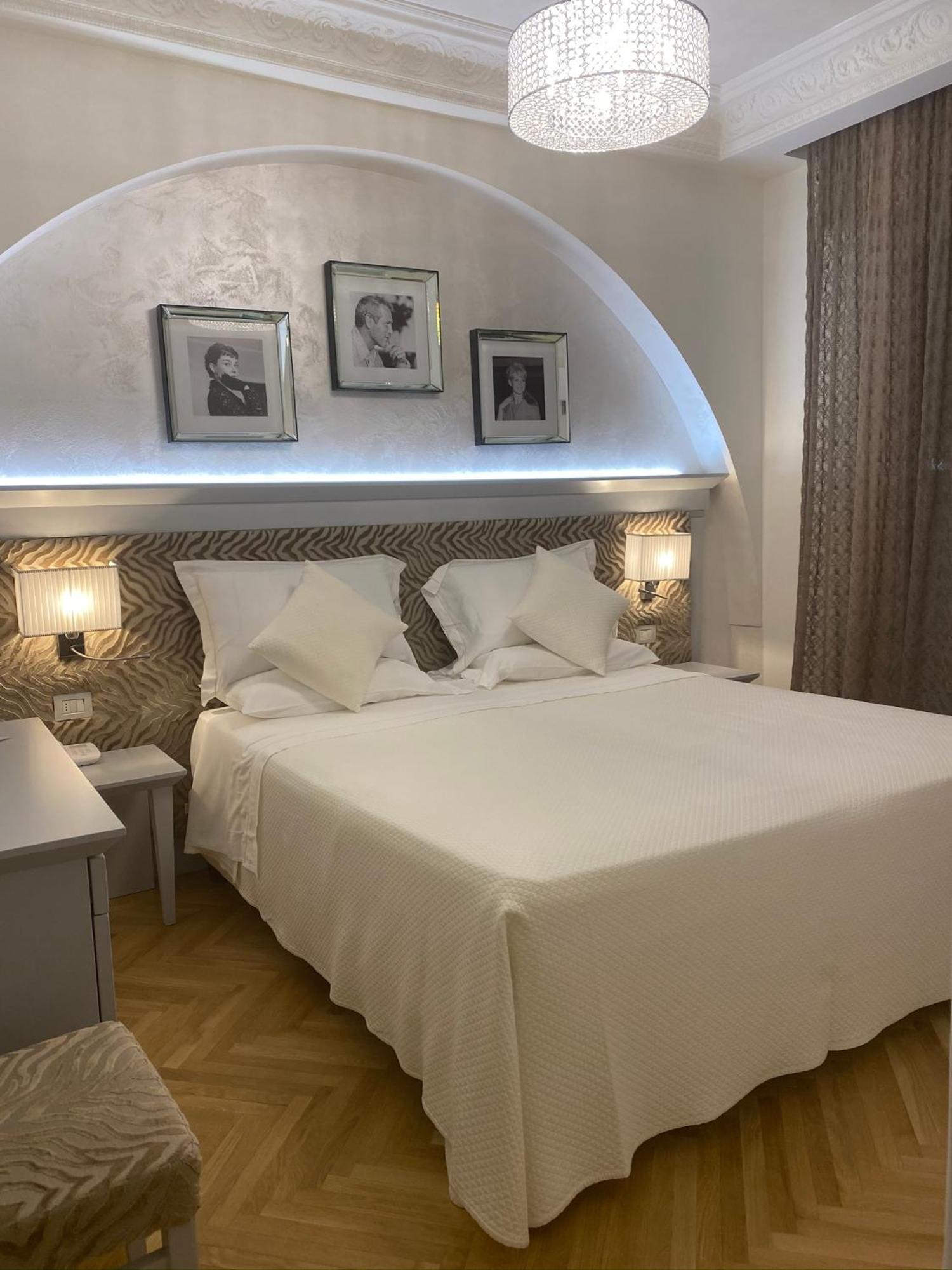 Standard Double or Twin Room,1215971482:JPEG