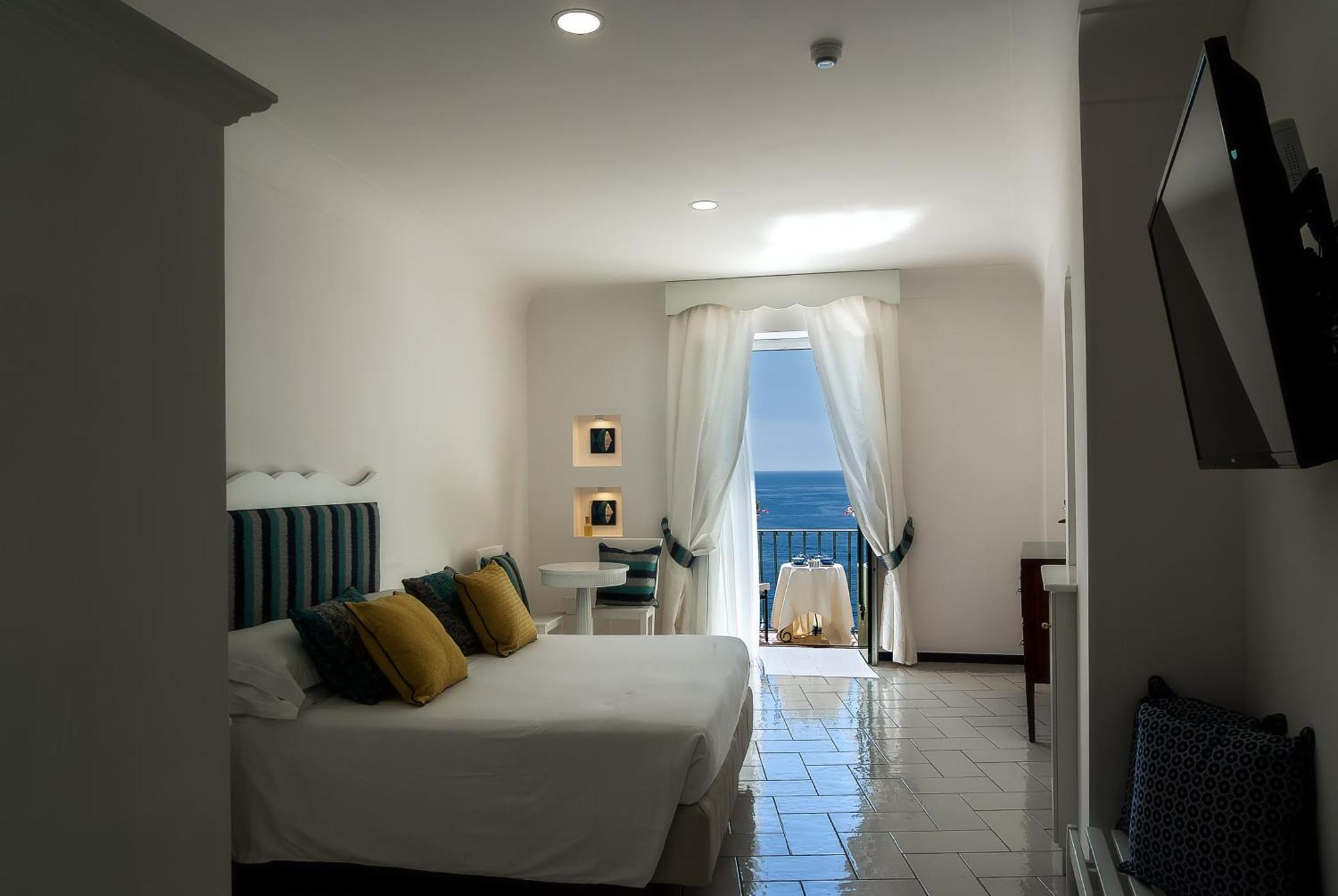 Deluxe Double Room with Sea View,1216095157:JPEG