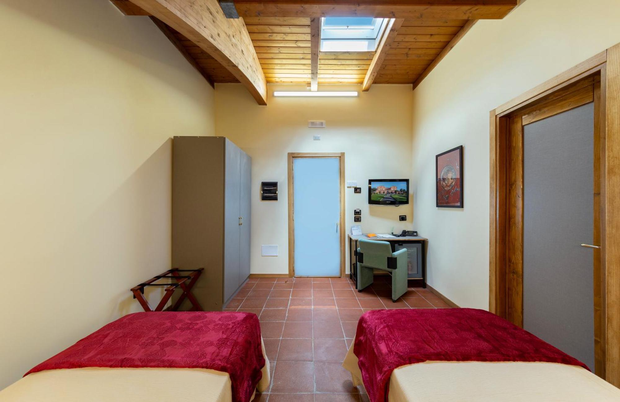 Twin Room,1279774561:JPEG