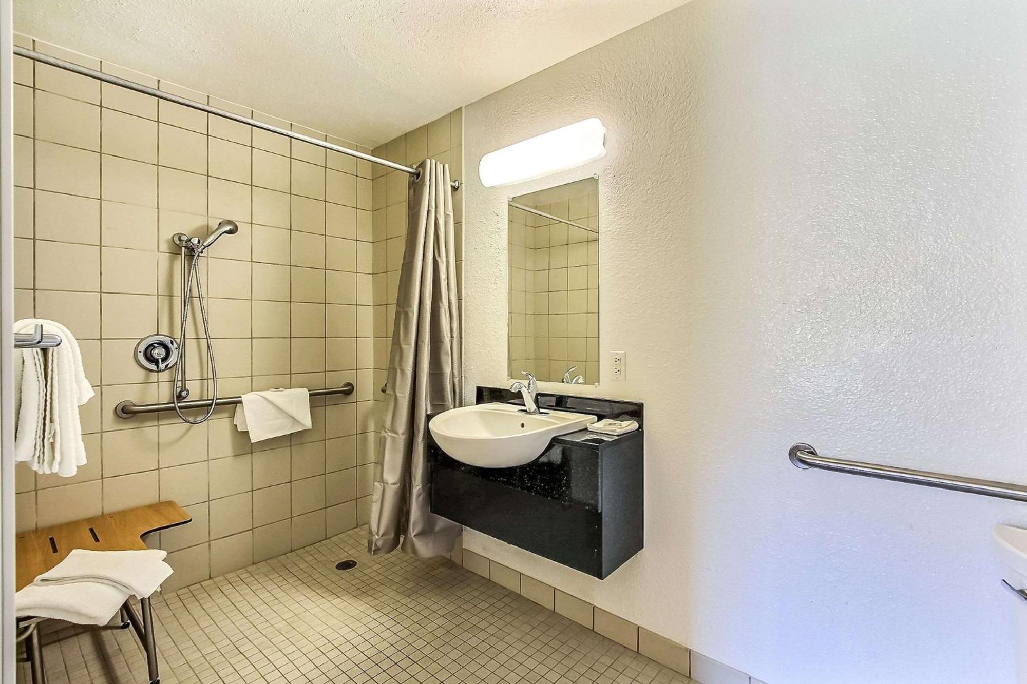 Queen Room - Disability Access