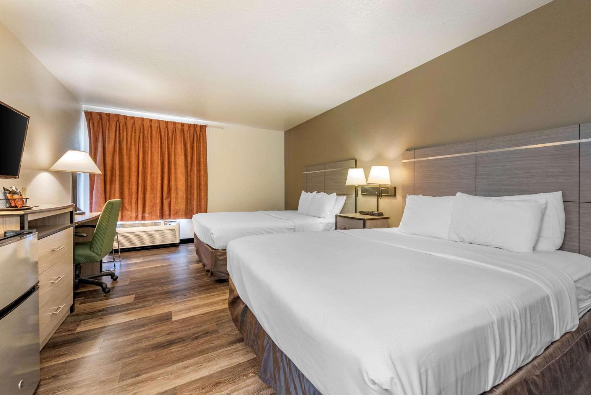 Queen Room with Two Queen Beds - Non-Smoking
