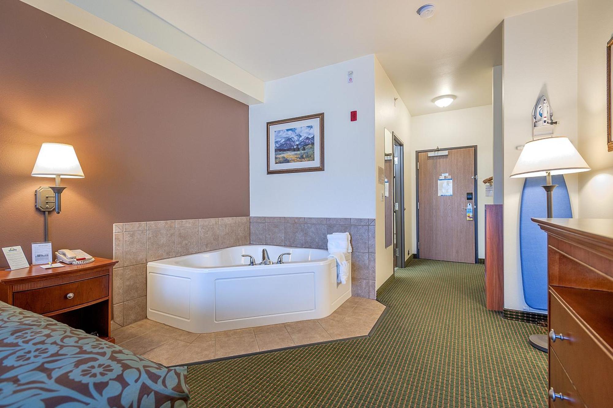 King Suite with Spa Bath- Non-Smoking
