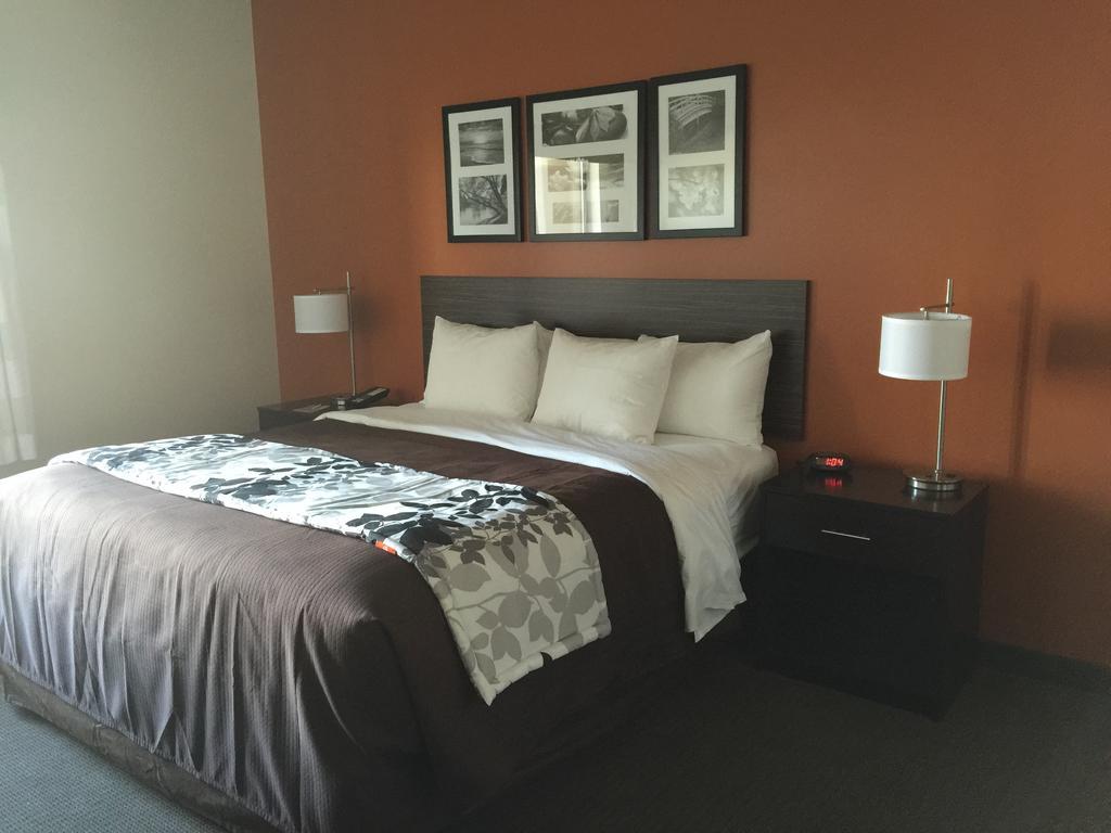 King Room with Balcony - Non Smoking