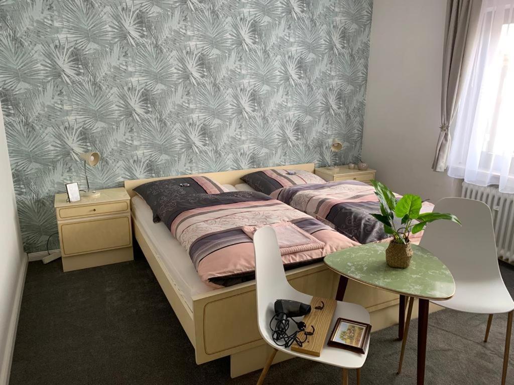 Zweibettzimmer mit eigenem Bad