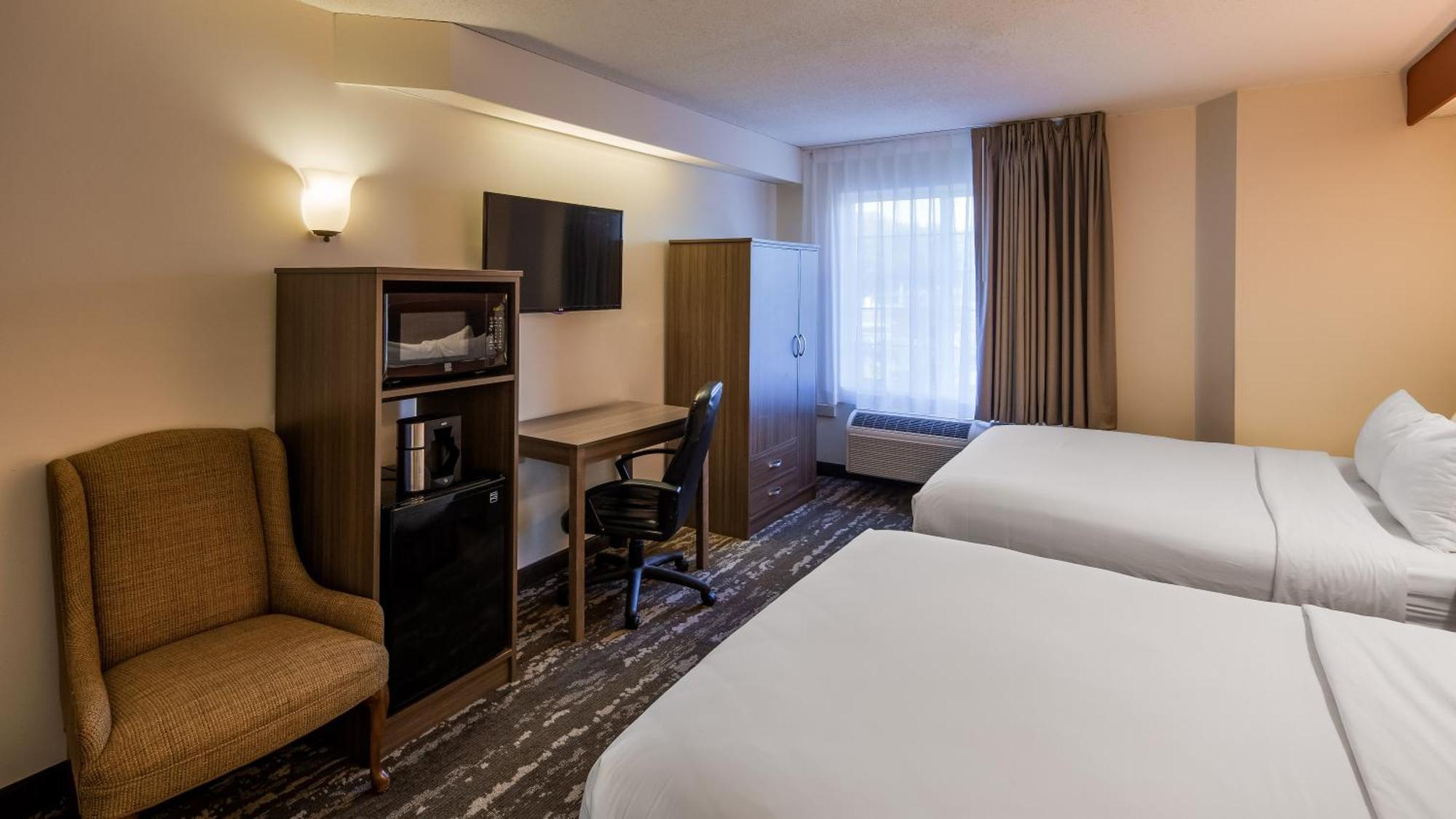 Double Room with Two Double Beds and View