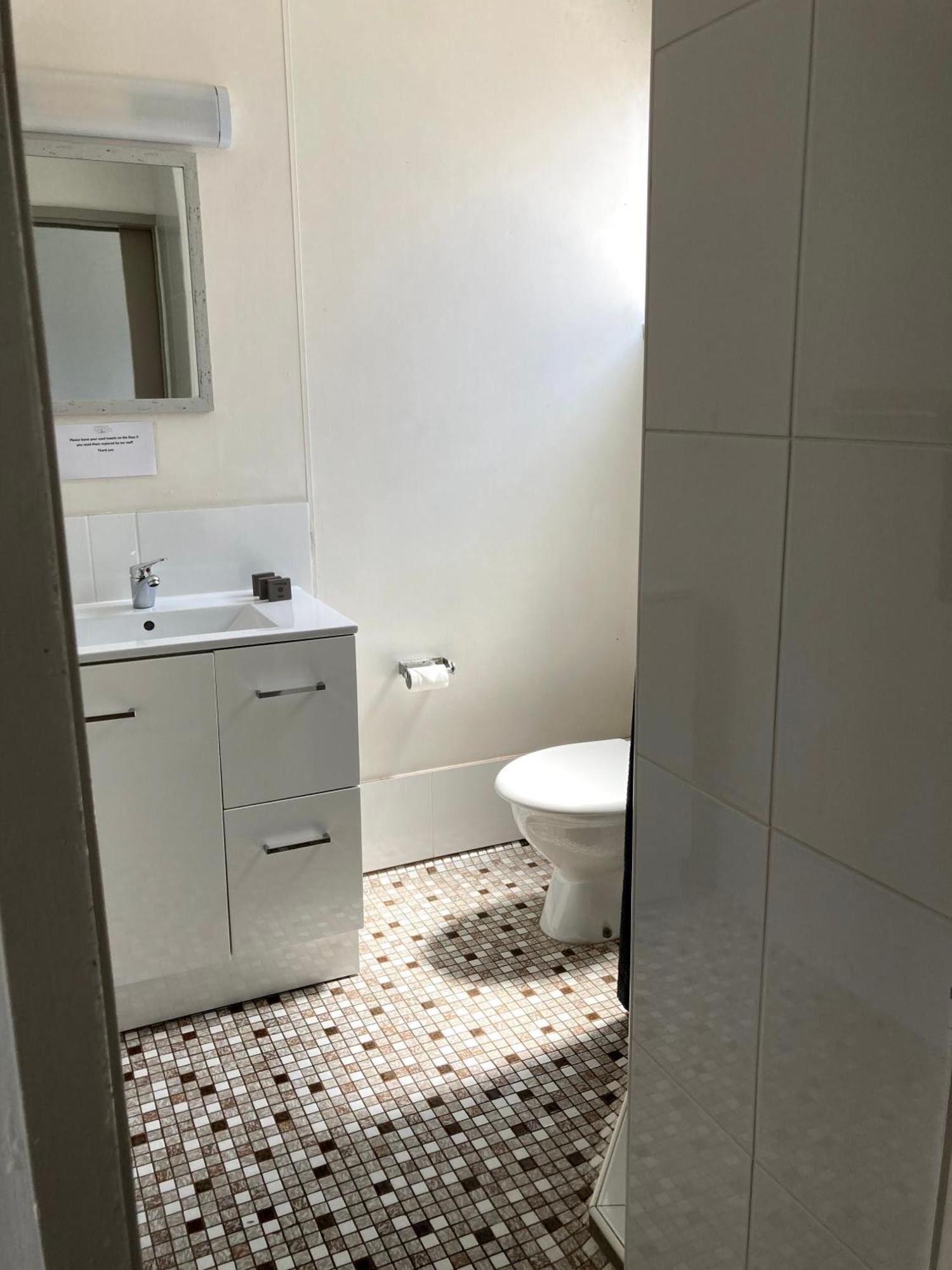 Habitación con baño - 1 cama grande