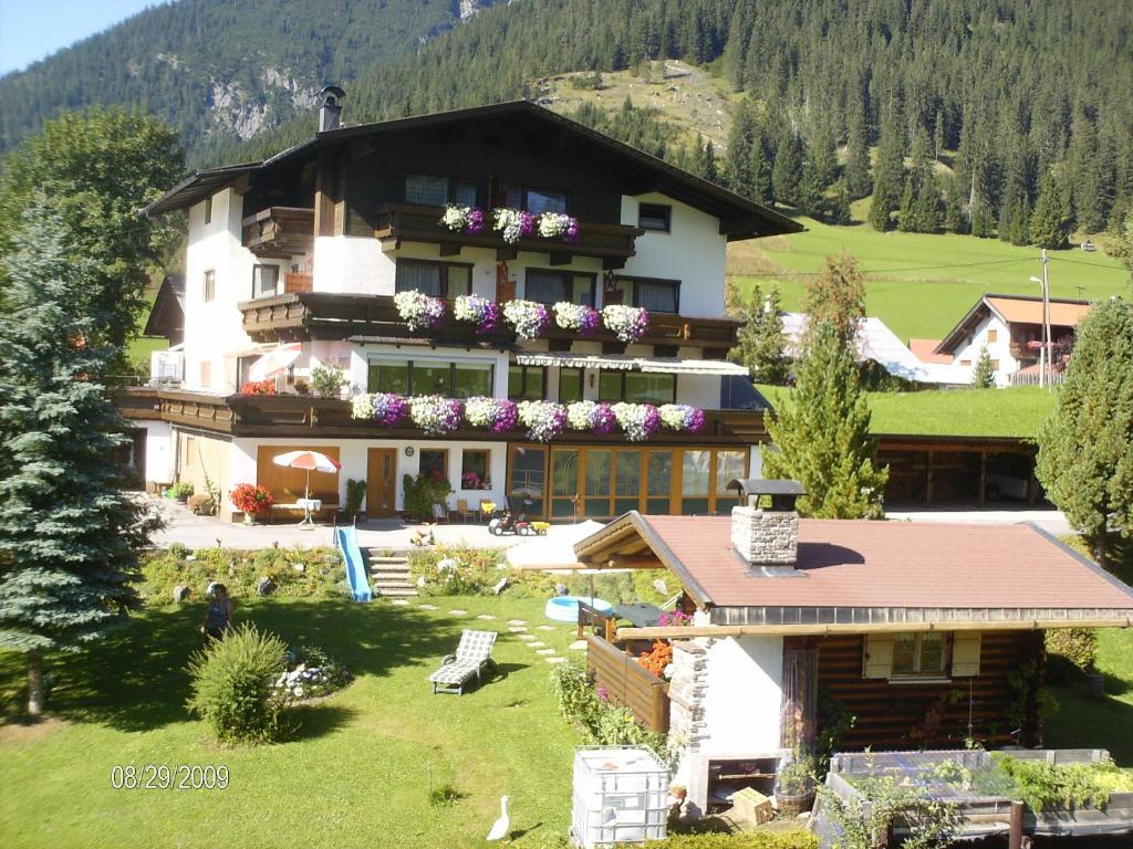 Apartment mit Balkon
