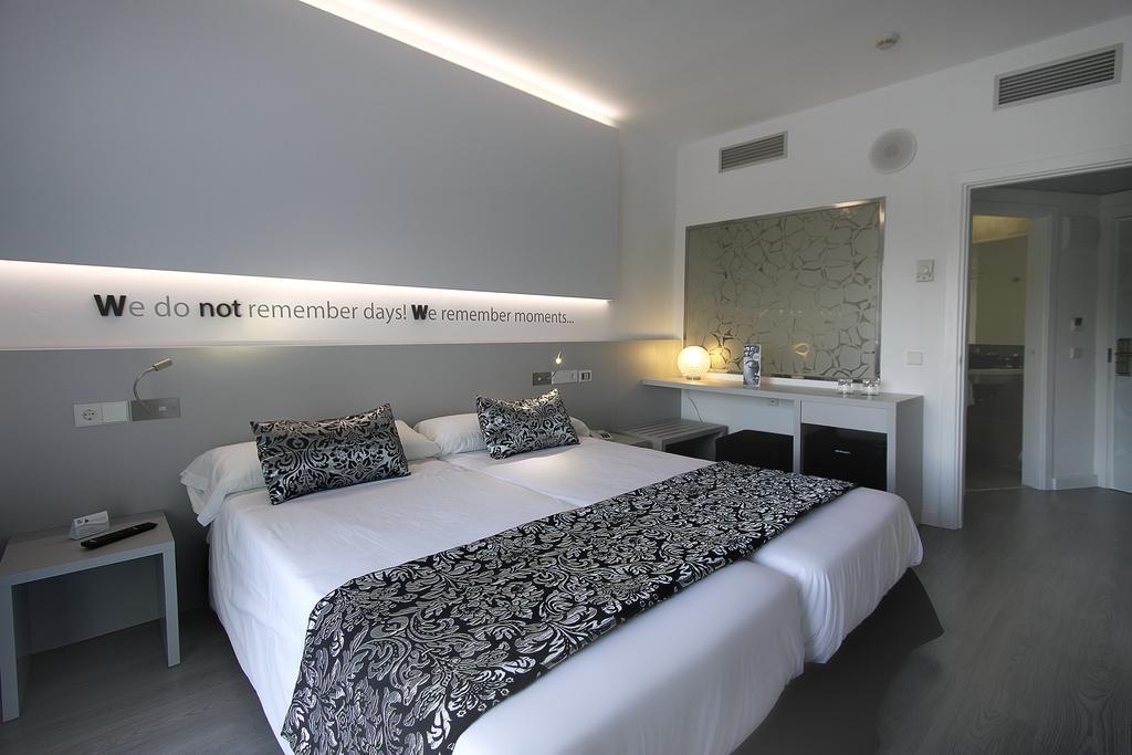 Doppelzimmer mit Poolblick
