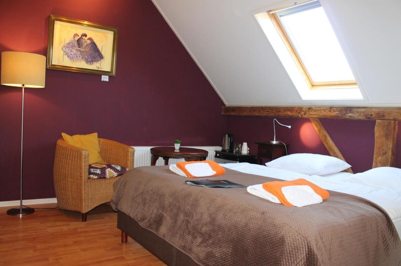 Small Double Room,519887583:JPEG