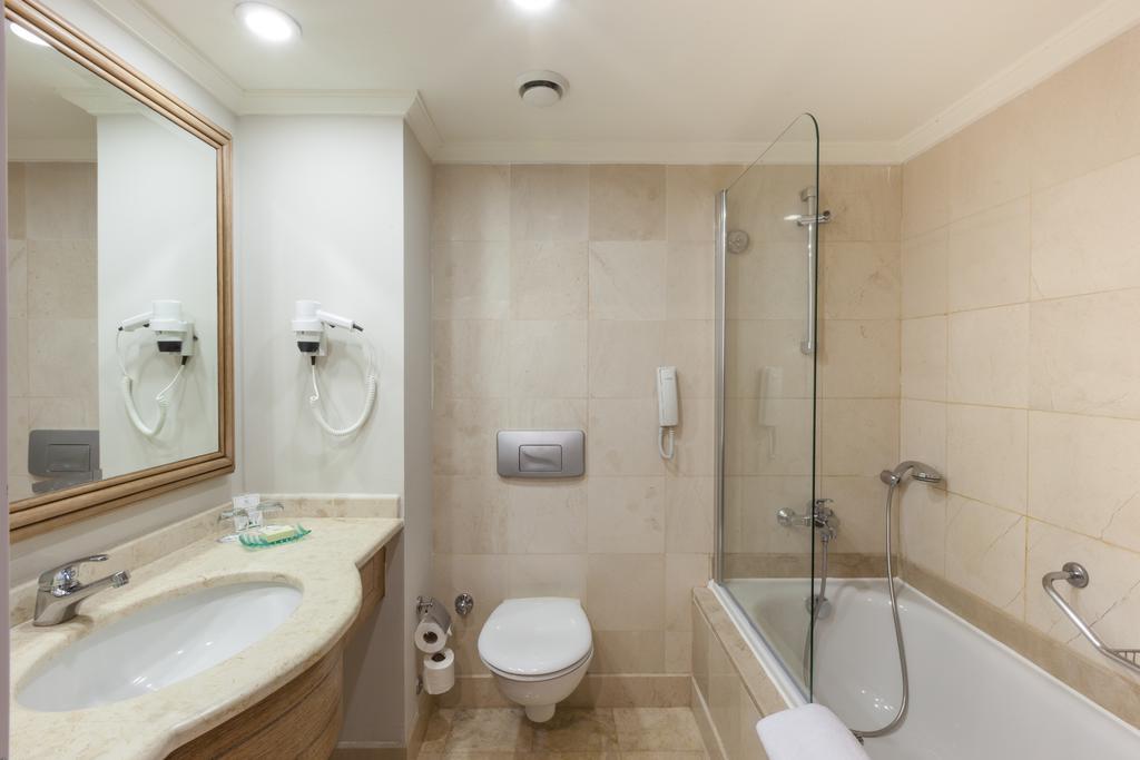 Chambre Familiale (4 Adultes + 2 Enfants)