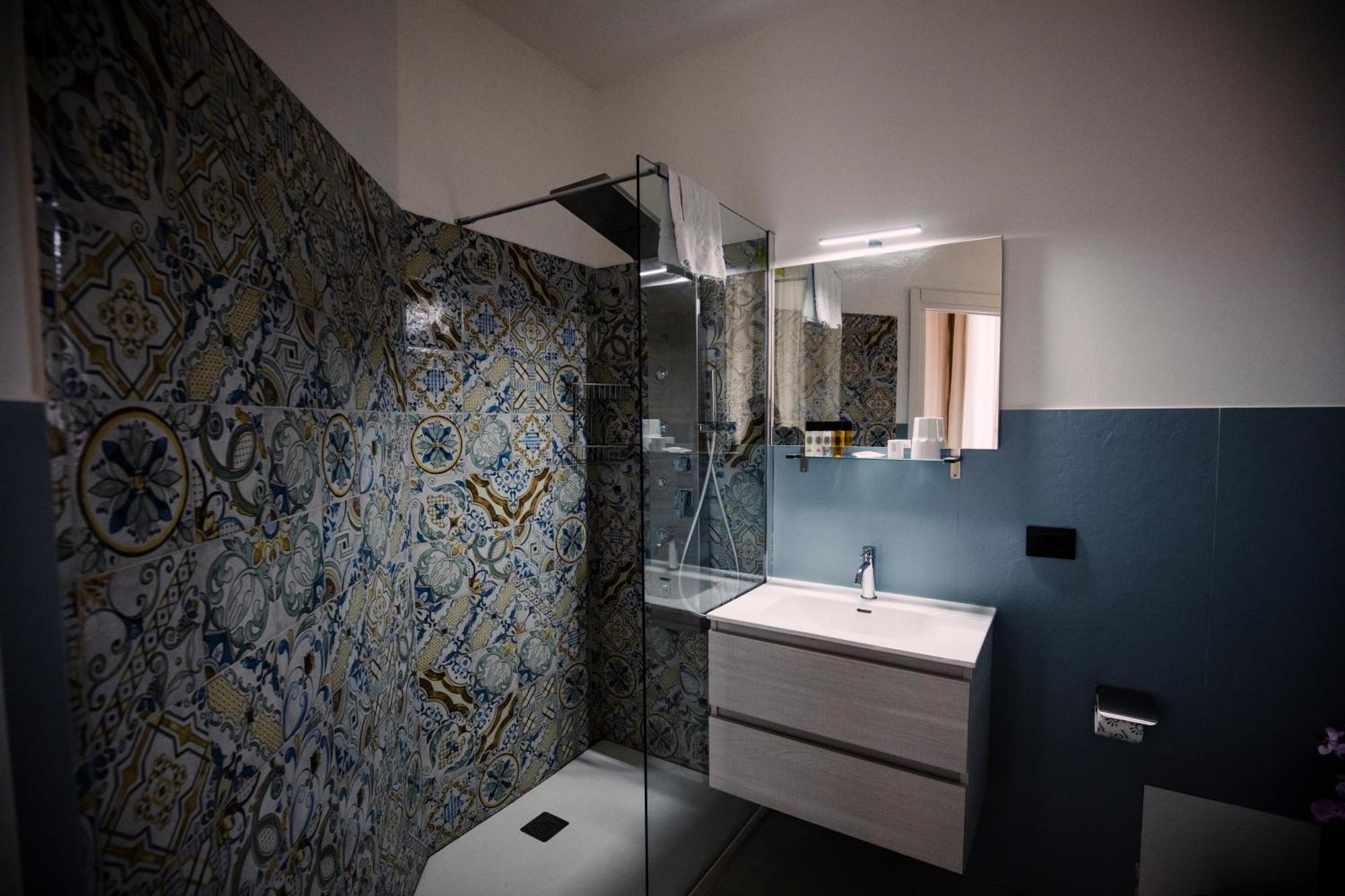 Flexible Room,325253623:JPEG