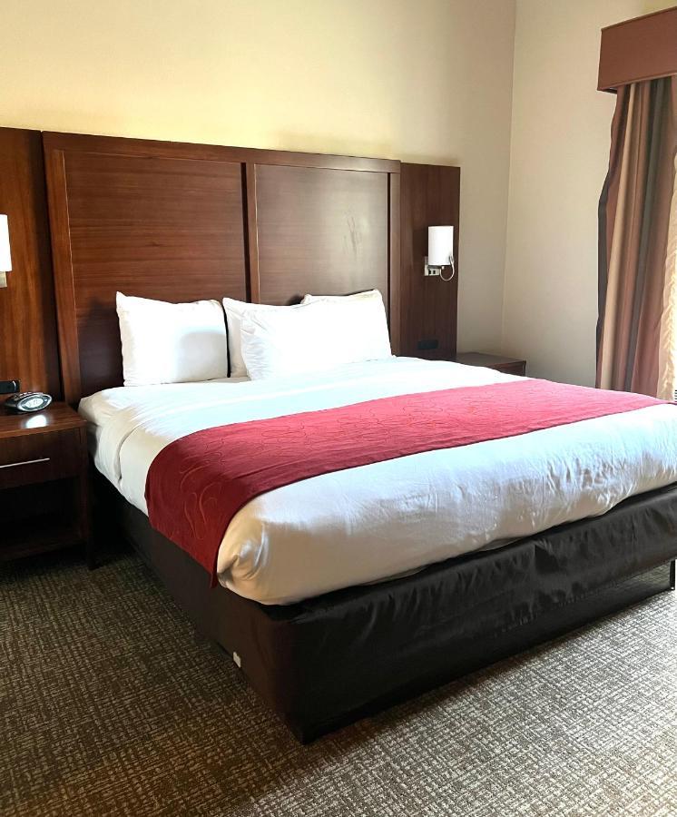 King Suite with Whrilpool - Non-Smoking