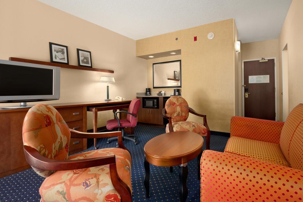 King Studio Suite - Non-Smoking
